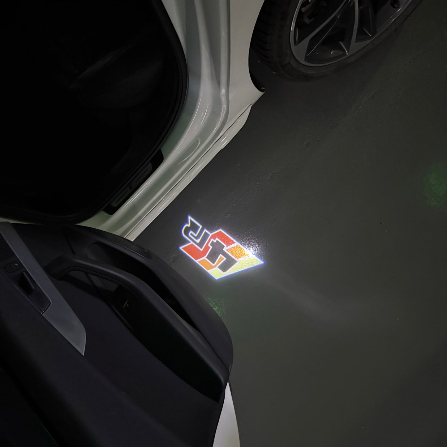 TOYOTA 4RUNNER LOGO PROJECROTR LIGHTS (quantity 1 = 1 sets/2 door lights) Nr.0GP10
