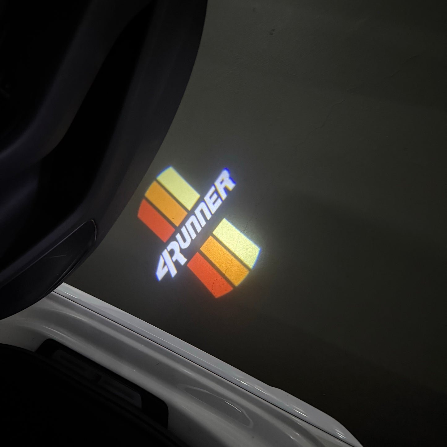 TOYOTA ORIGINAL LOGO PROJECROTR LIGHTS (quantity 1 = 1 sets/2 door lights) Nr.0G6H6