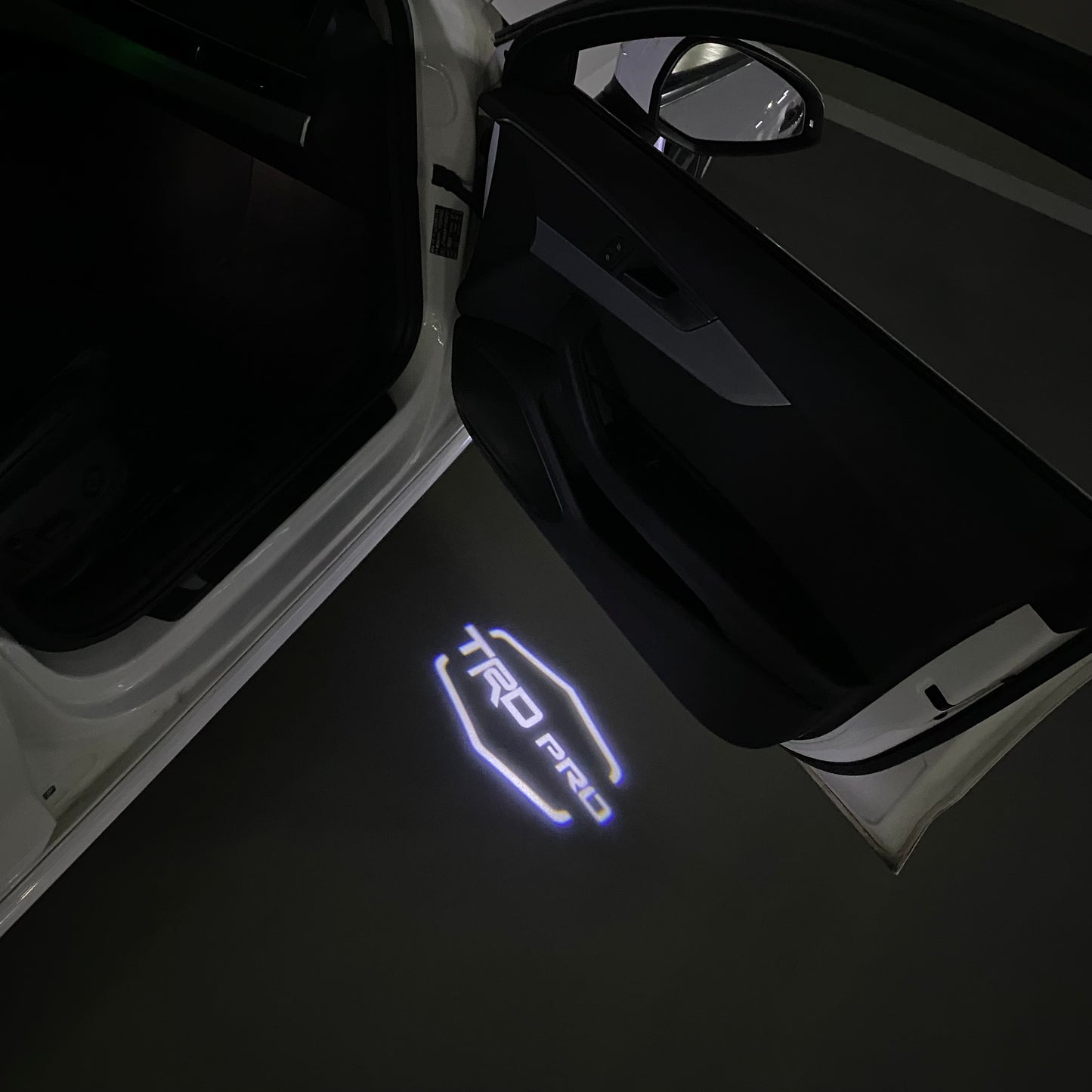 TRD LOGO PROJECROTR LIGHTS (quantity 1 = 1 sets/2 door lights) Nr.0G48