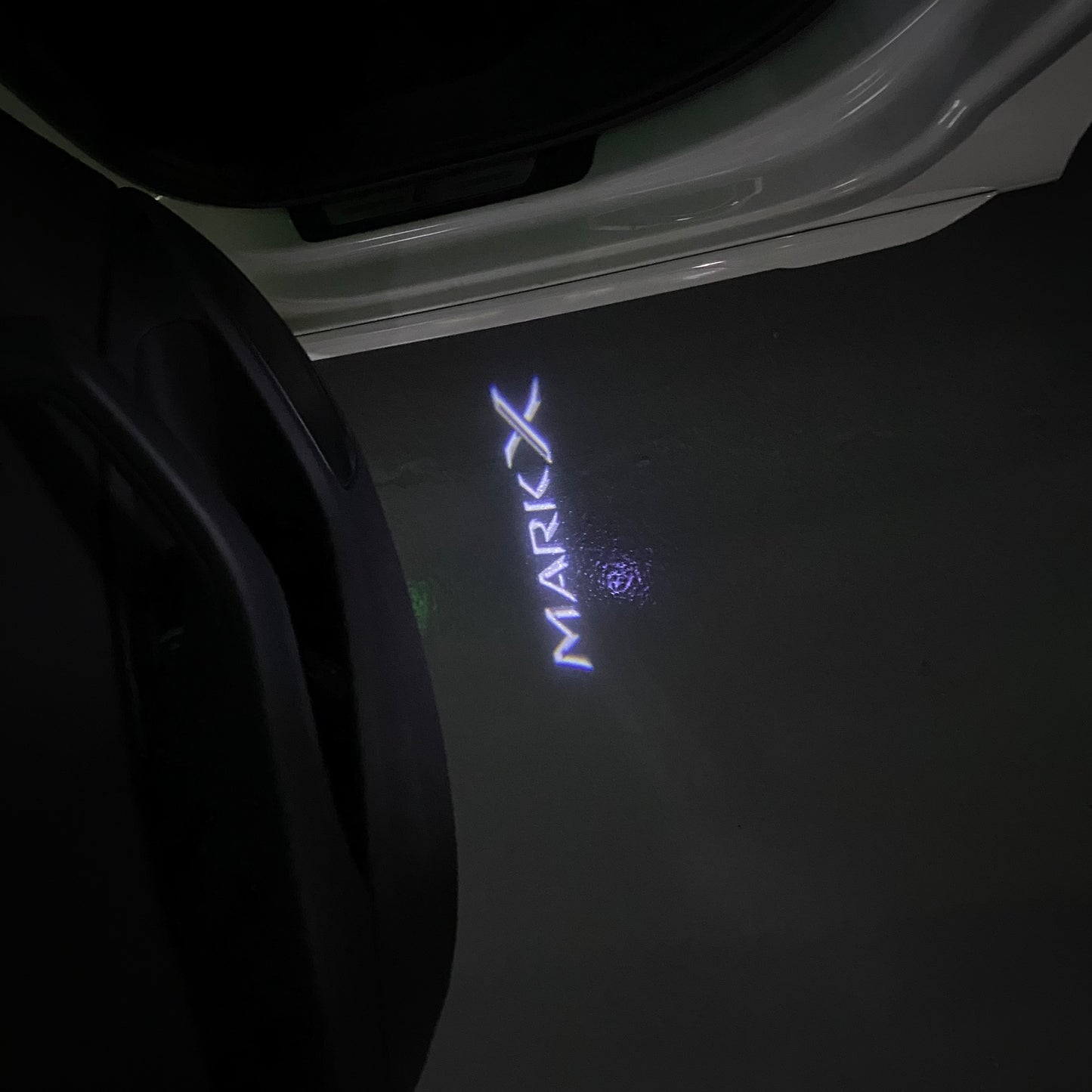 TOYOTA MARK X LOGO PROJECROTR LIGHTS (quantity 1 = 1 sets/2 door lights) Nr.0G07