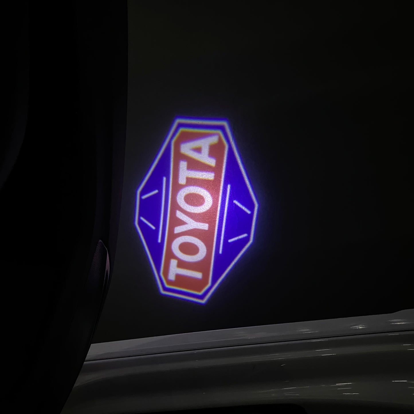 TOYOTA ORIGINAL LOGO PROJECROTR LIGHTS (quantity 1 = 1 sets/2 door lights) Nr.0G45