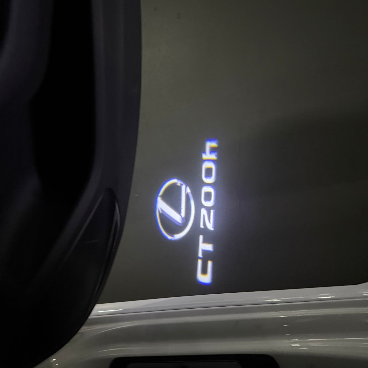 LEXUS CT 200h LOGO PROJECROTR LIGHTS (quantity 1 = 1 sets/2 door lights)Nr.01a87