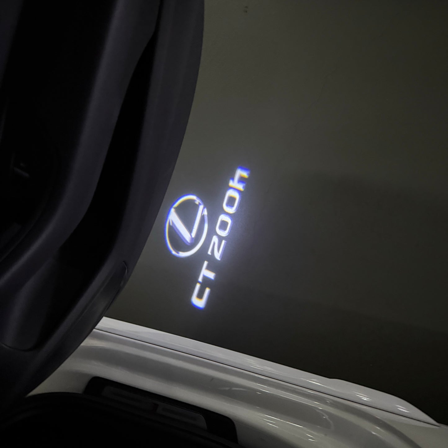 LEXUS CT 200h LOGO PROJECROTR LIGHTS (quantity 1 = 1 sets/2 door lights)Nr.01a87