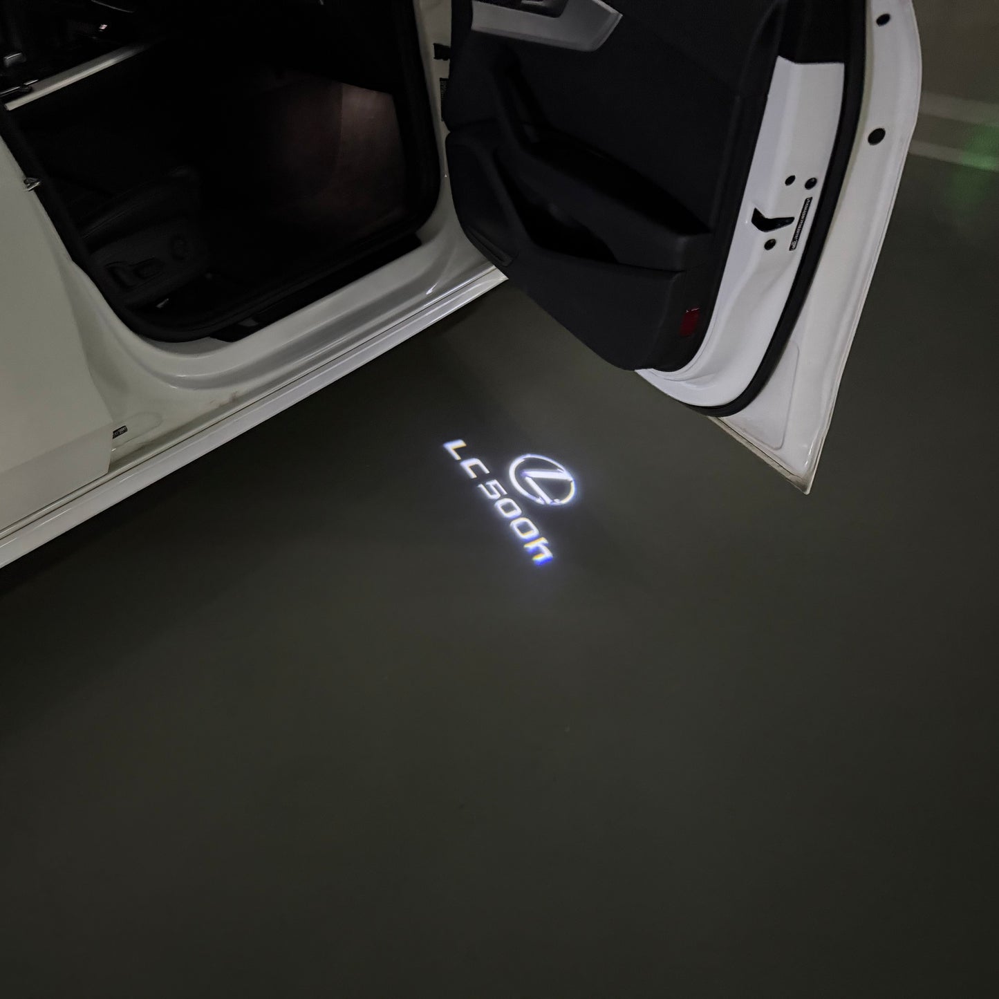 LEXUS LC 500h LOGO PROJECROTR LIGHTS (quantity 1 = 1 sets/2 door lights)Nr.01a49