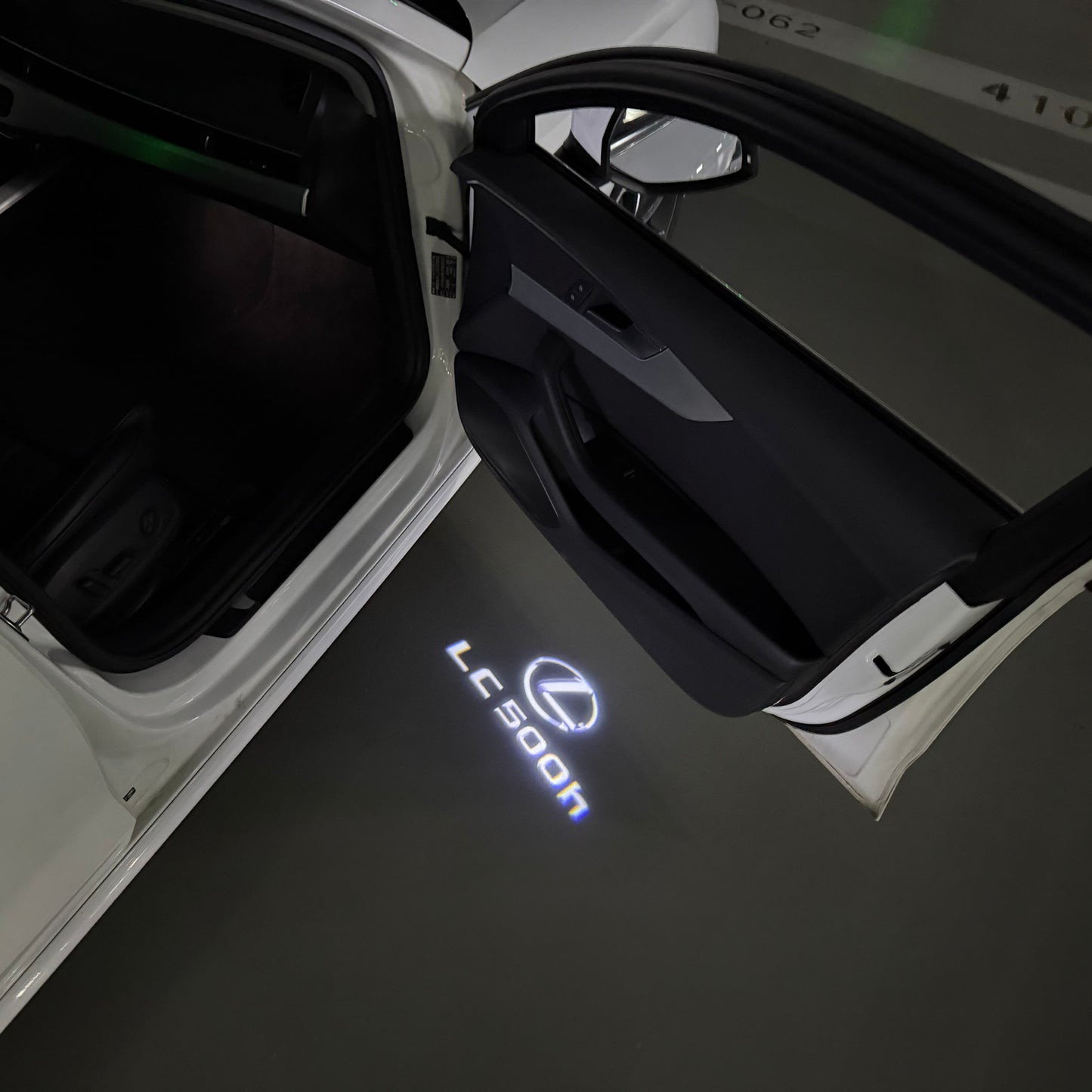 LEXUS LC 500h LOGO PROJECROTR LIGHTS (quantity 1 = 1 sets/2 door lights)Nr.01a49