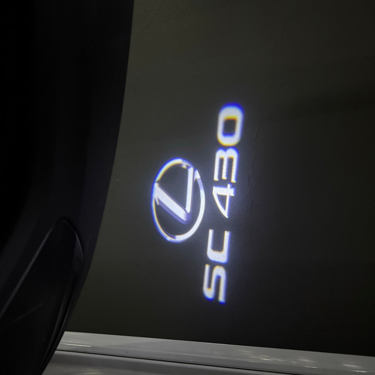 LEXUS SC 430 LOGO PROJECROTR LIGHTS (quantity 1 = 1 sets/2 door lights)Nr.01a7