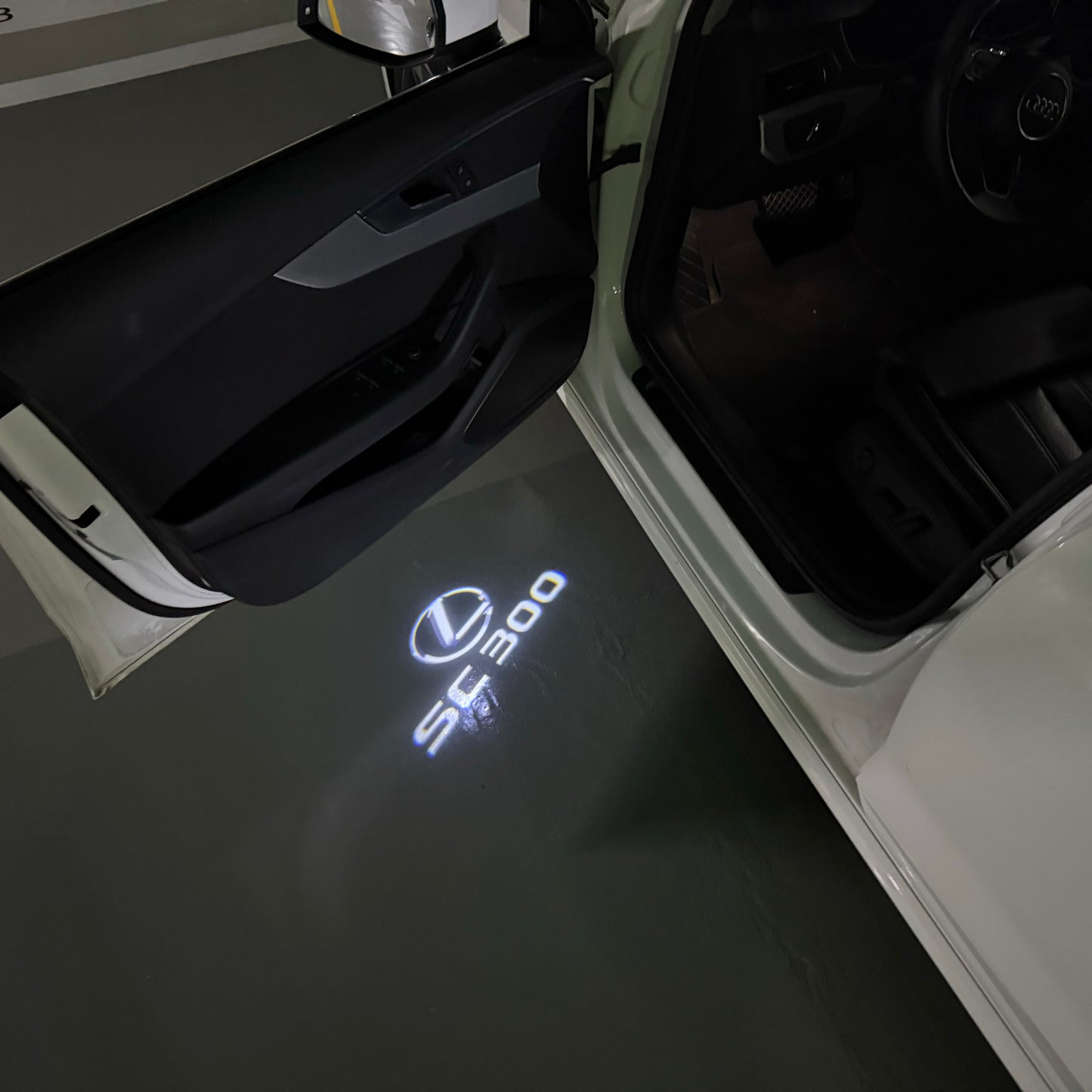 LEXUS SC 300 LOGO PROJECROTR LIGHTS (quantity 1 = 1 sets/2 door lights)Nr.01a5