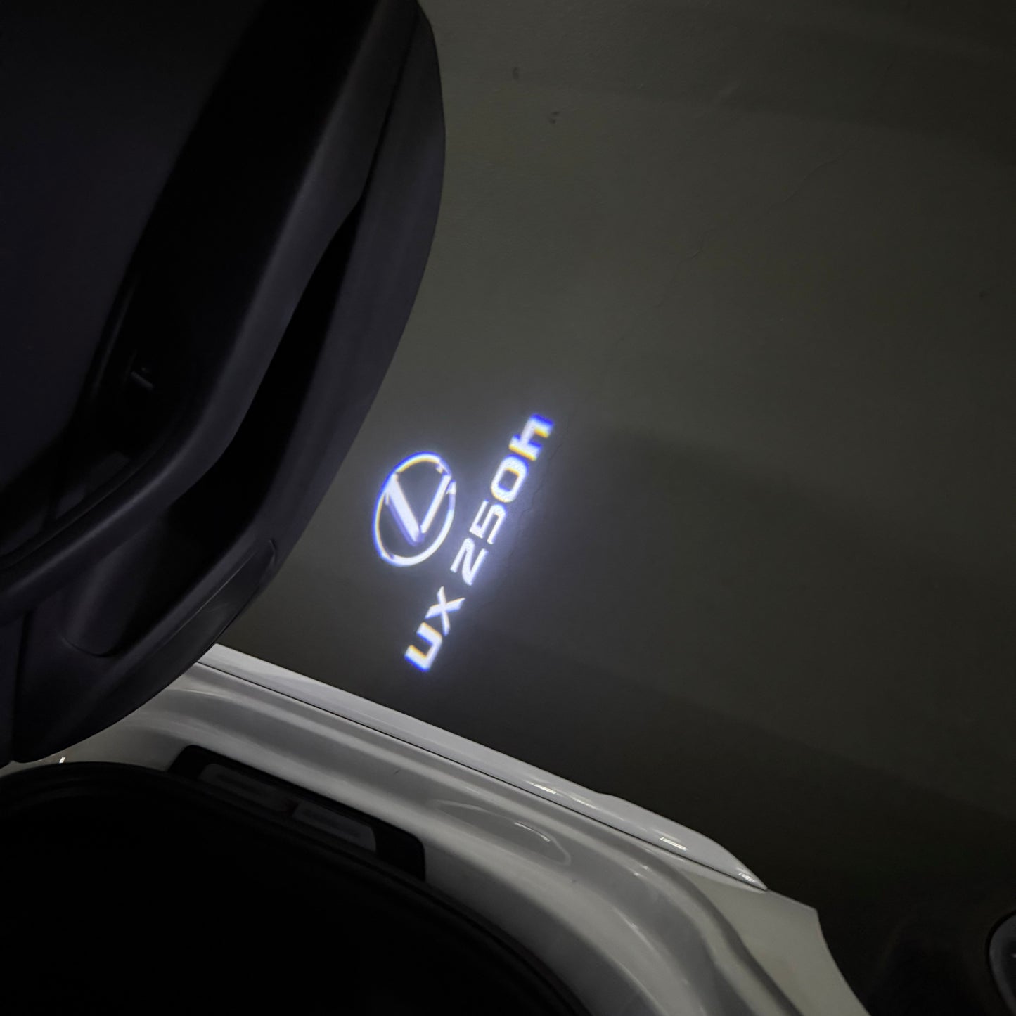LEXUS UX 250h LOGO PROJECROTR LIGHTS (quantity 1 = 1 sets/2 door lights)Nr.01a2