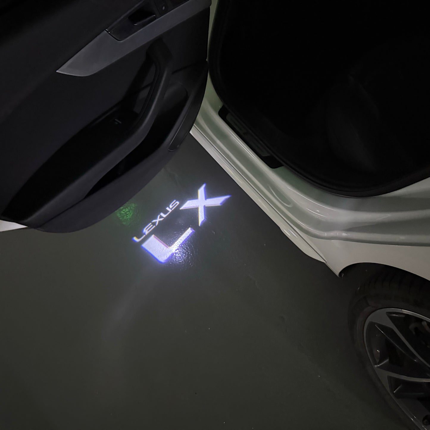 LEXUS LX LOGO PROJECROTR LIGHTS (quantity 1 = 1 sets/2 door lights)Nr.01a30