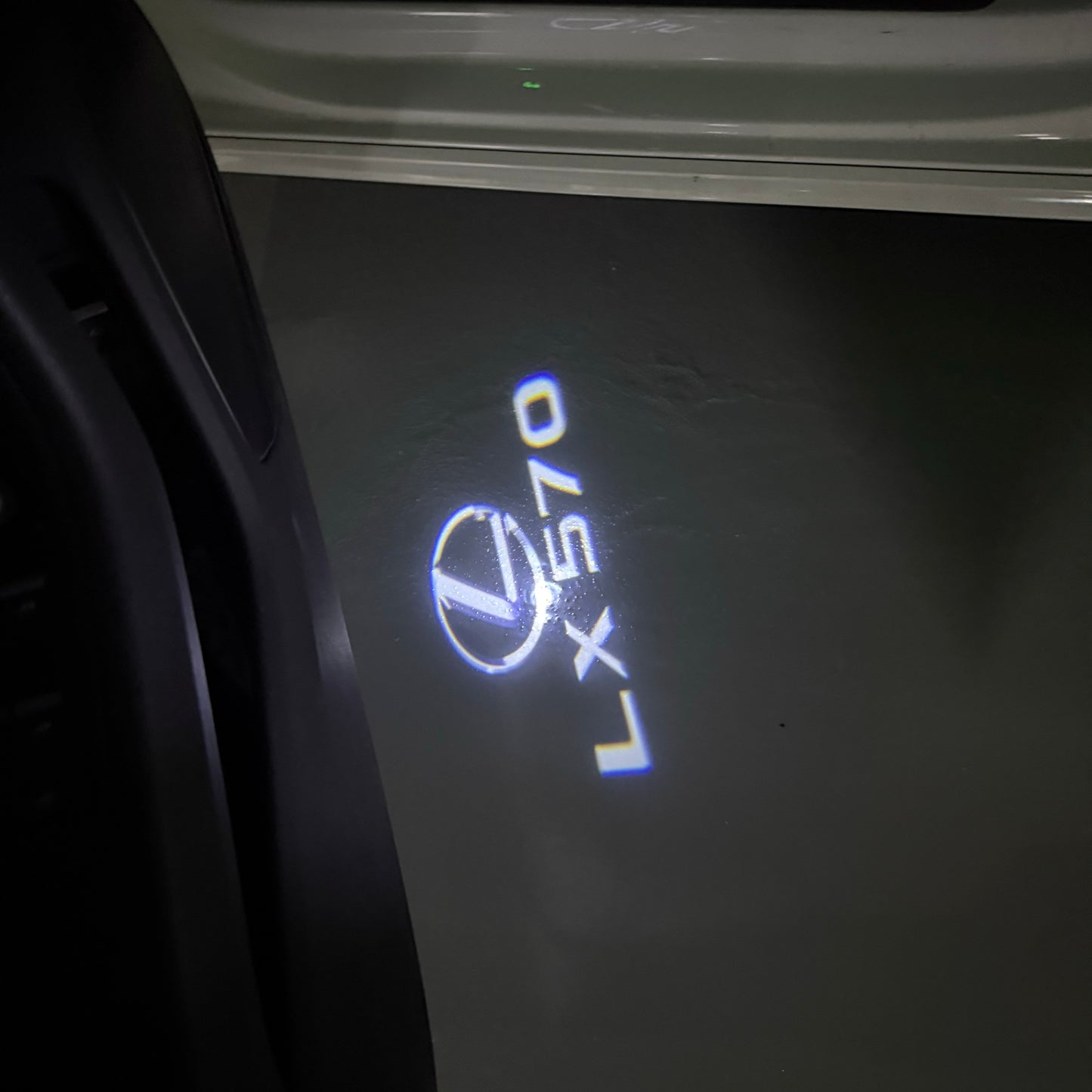 LEXUS LX 570 LOGO PROJECROTR LIGHTS (quantity 1 = 1 sets/2 door lights)Nr.01a32