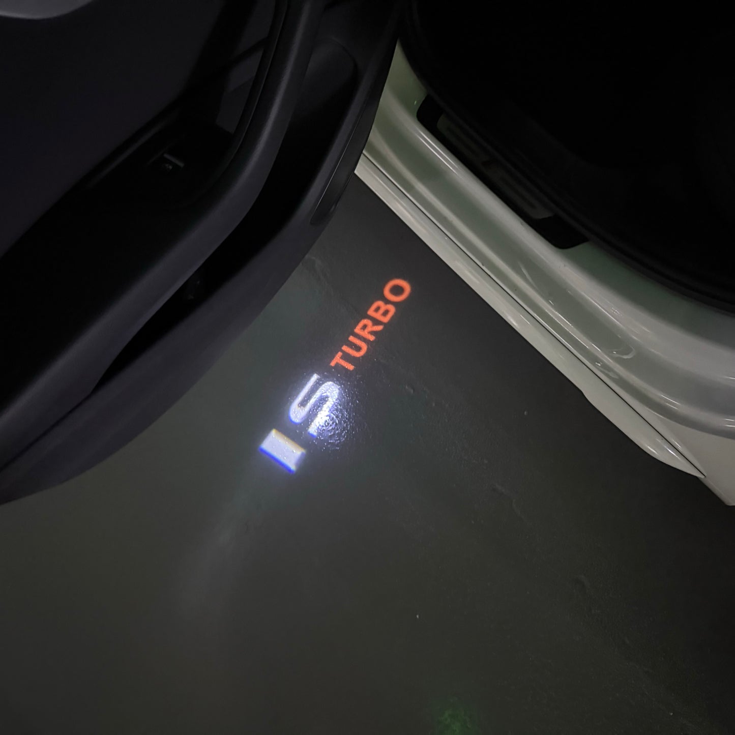 LEXUS IS TURBO LOGO PROJECROTR LIGHTS (quantity 1 = 1 sets/2 door lights)Nr.01a55