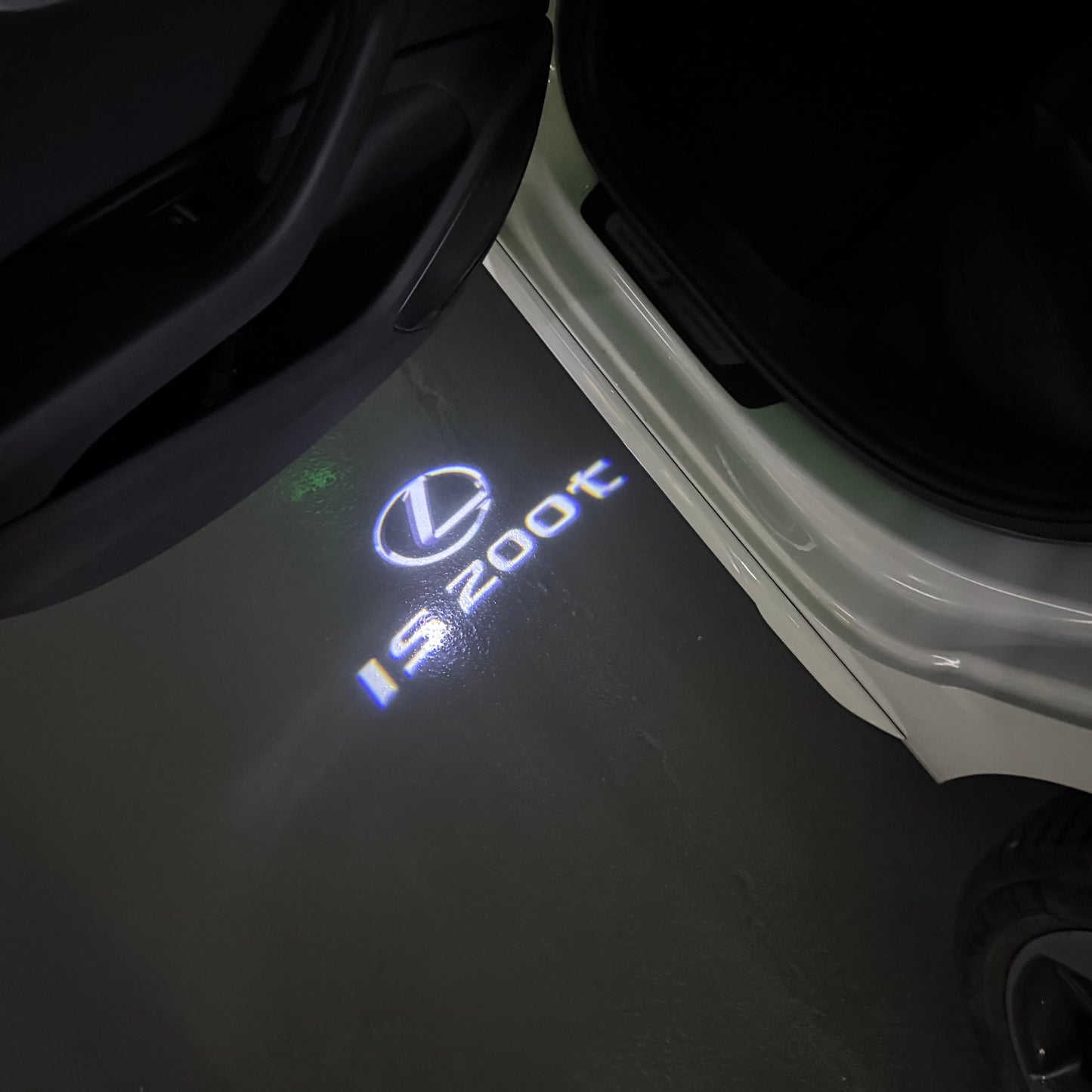 LEXUS IS 200t LOGO PROJECROTR LIGHTS (quantity 1 = 1 sets/2 door lights)Nr.01a60