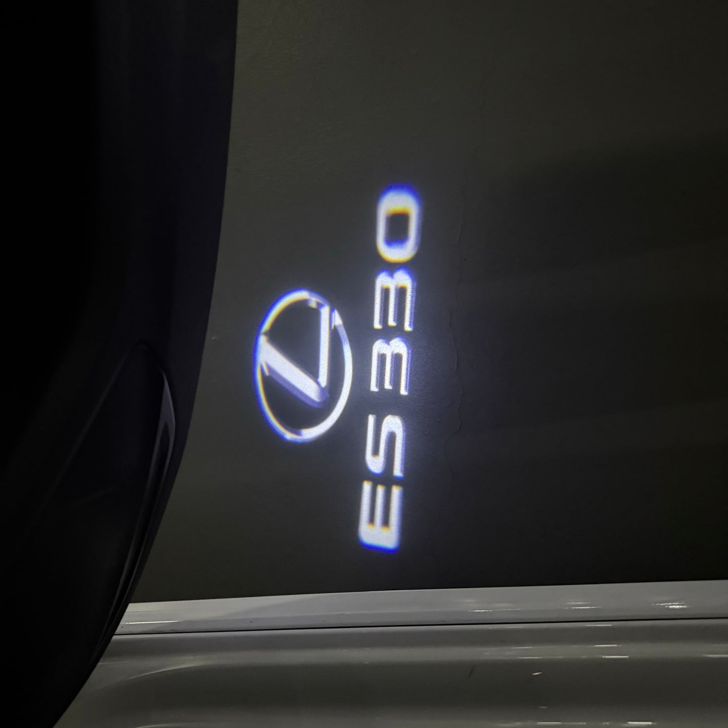 LEXUS ES 330 LOGO PROJECROTR LIGHTS (quantity 1 = 1 sets/2 door lights)Nr.01a85
