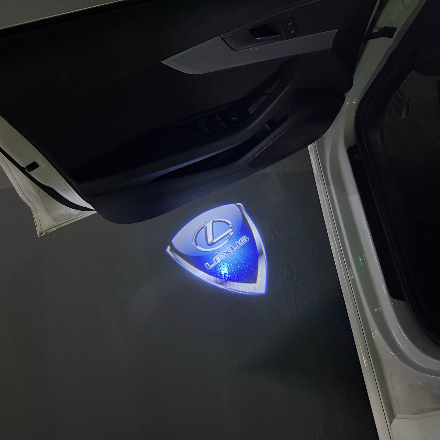 LEXUS Original LOGO PROJECROTR LIGHTS (quantity 1 = 1 sets/2 door lights)Nr.01a48