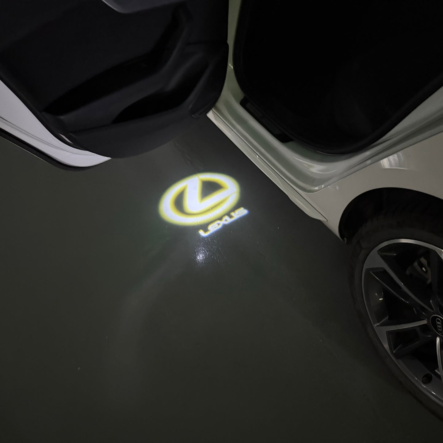 LEXUS Original LOGO PROJECROTR LIGHTS (quantity 1 = 1 sets/2 door lights)Nr.01a45