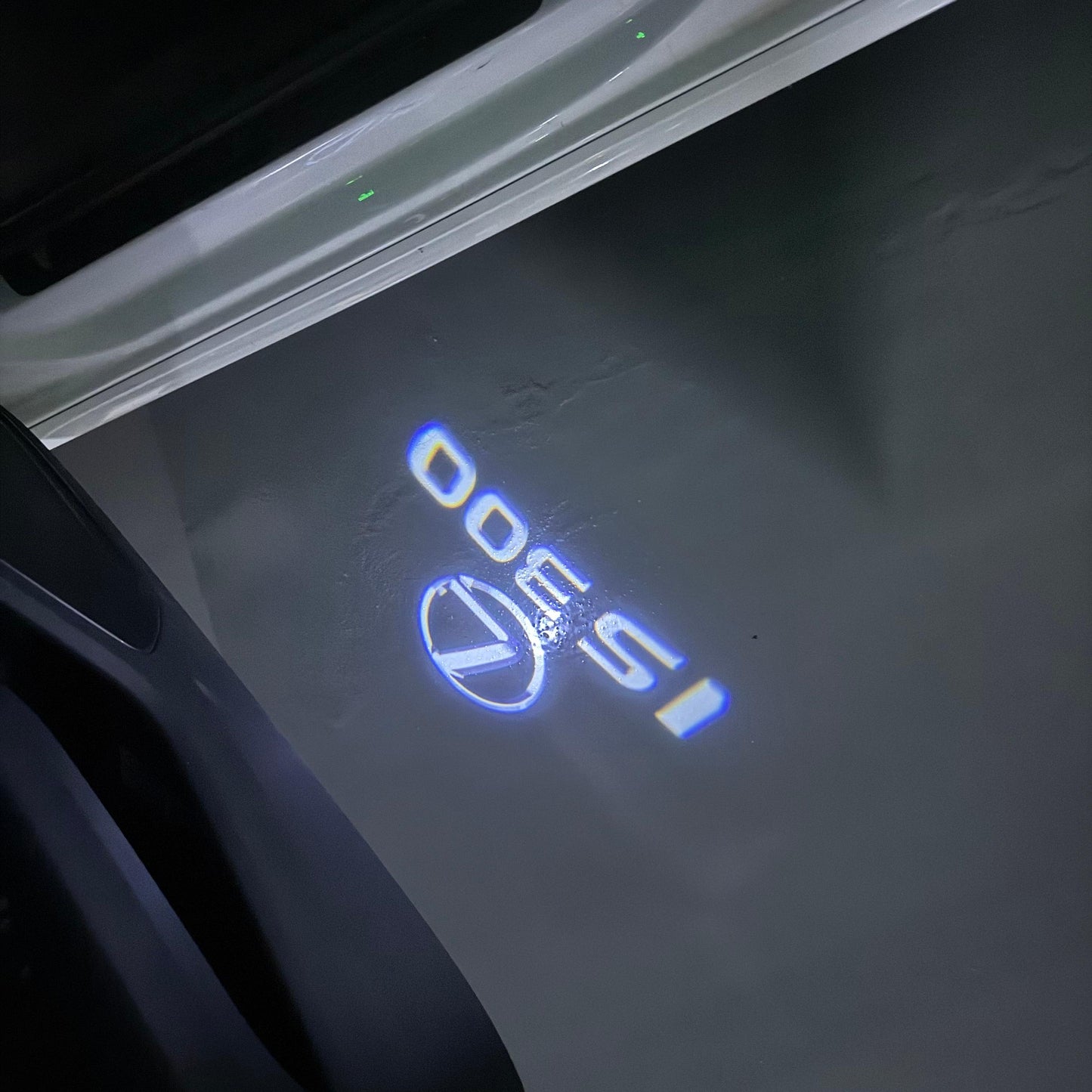 LEXUS IS 300 LOGO PROJECROTR LIGHTS (quantity 1 = 1 sets/2 door lights)Nr.01a58