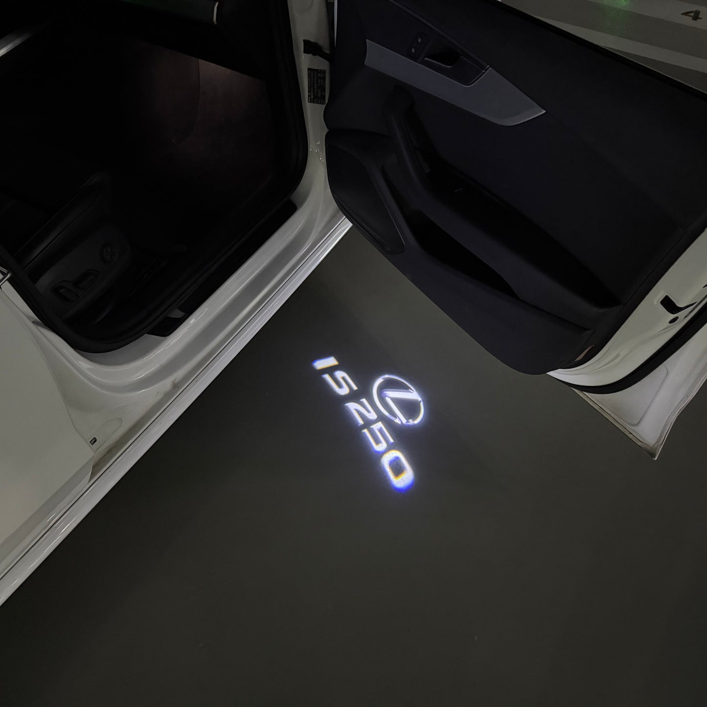 LEXUS IS 250 LOGO PROJECROTR LIGHTS (quantity 1 = 1 sets/2 door lights)Nr.01a59