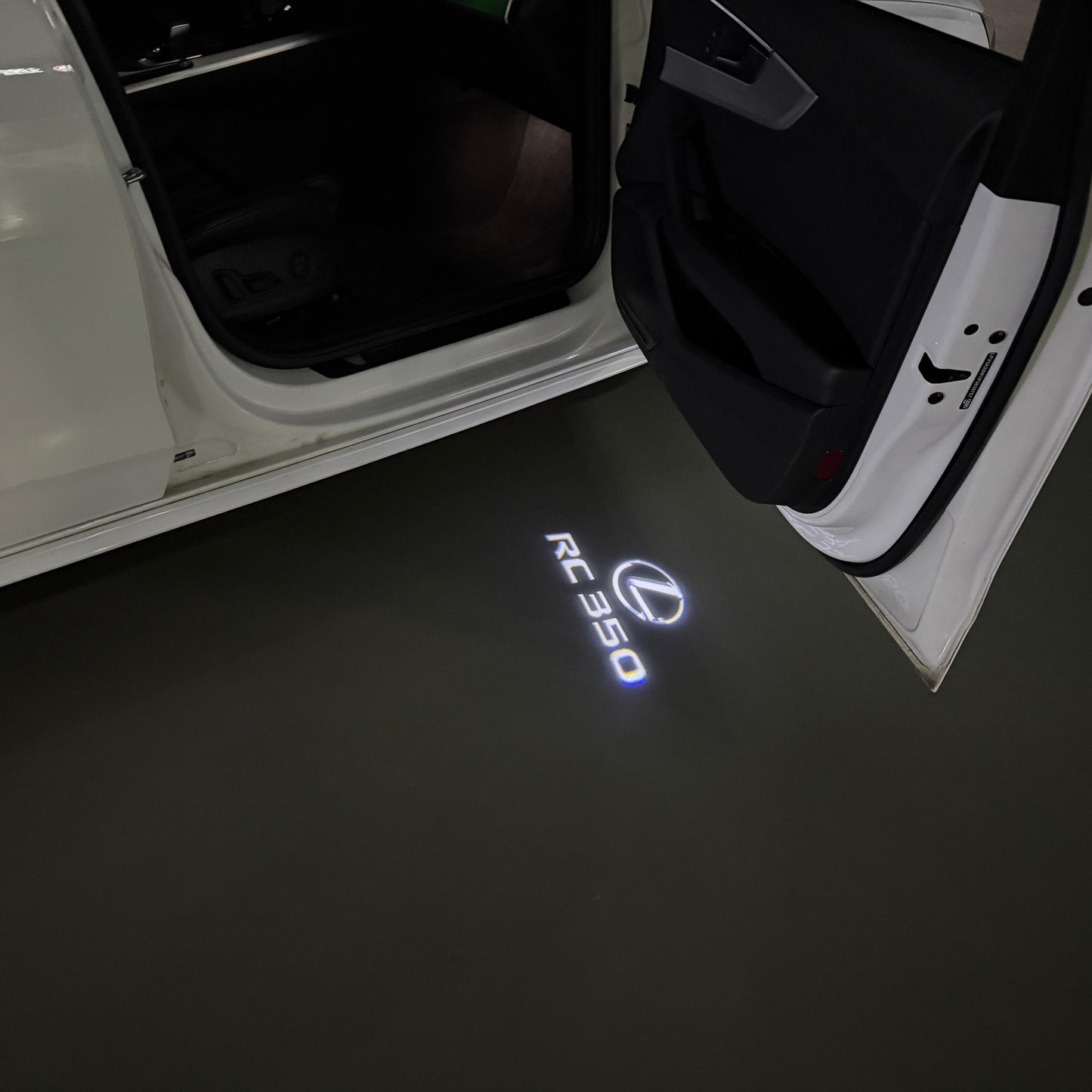 LEXUS RC 350 LOGO PROJECROTR LIGHTS (quantity 1 = 1 sets/2 door lights)Nr.01a16