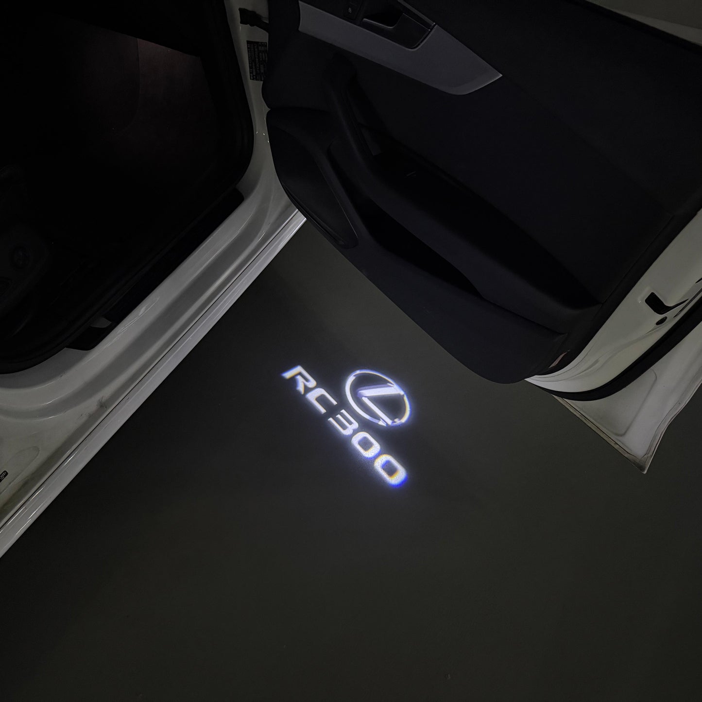 LEXUS RC 300 LOGO PROJECROTR LIGHTS (quantity 1 = 1 sets/2 door lights)Nr.01a18