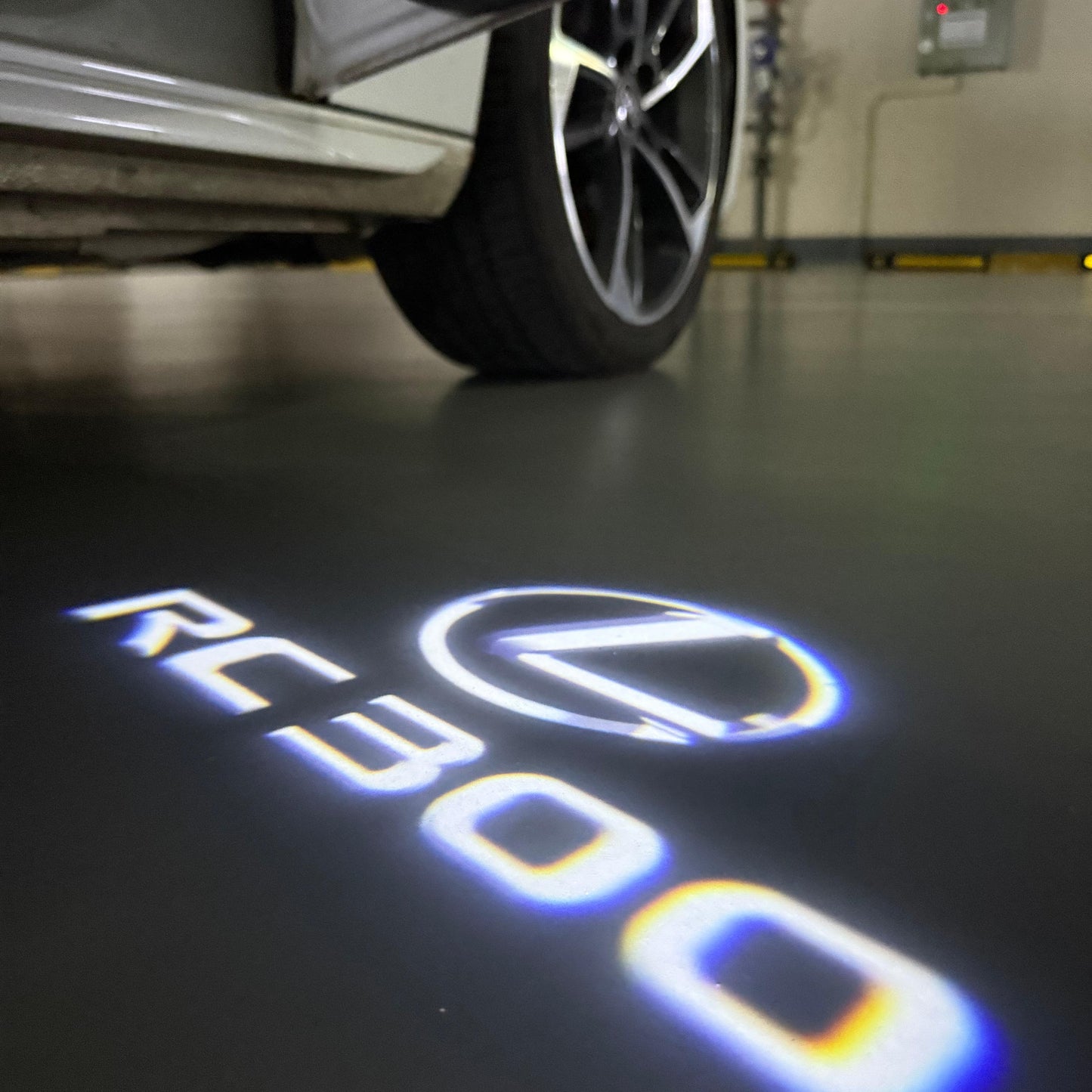 LEXUS RC 300 LOGO PROJECROTR LIGHTS (quantity 1 = 1 sets/2 door lights)Nr.01a18