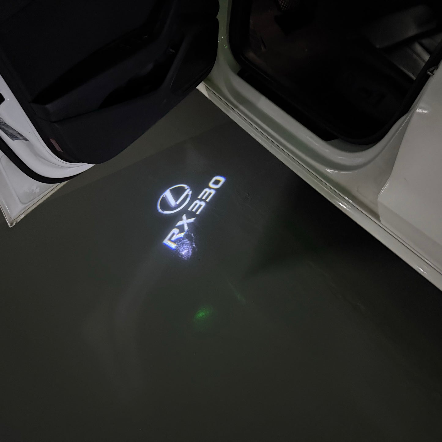 LEXUS RX 330 LOGO PROJECROTR LIGHTS (quantity 1 = 1 sets/2 door lights)Nr.01a11