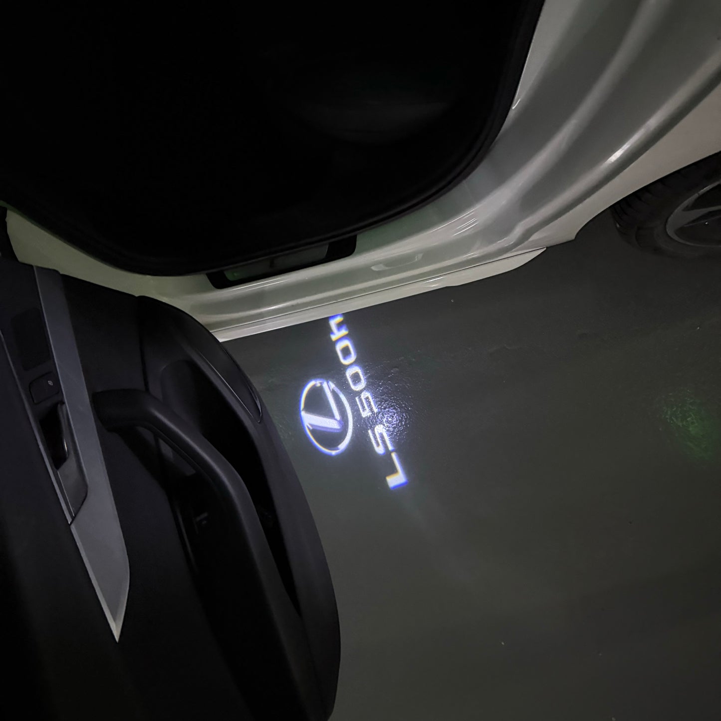LEXUS LS 500h LOGO PROJECROTR LIGHTS (quantity 1 = 1 sets/2 door lights)Nr.01a35