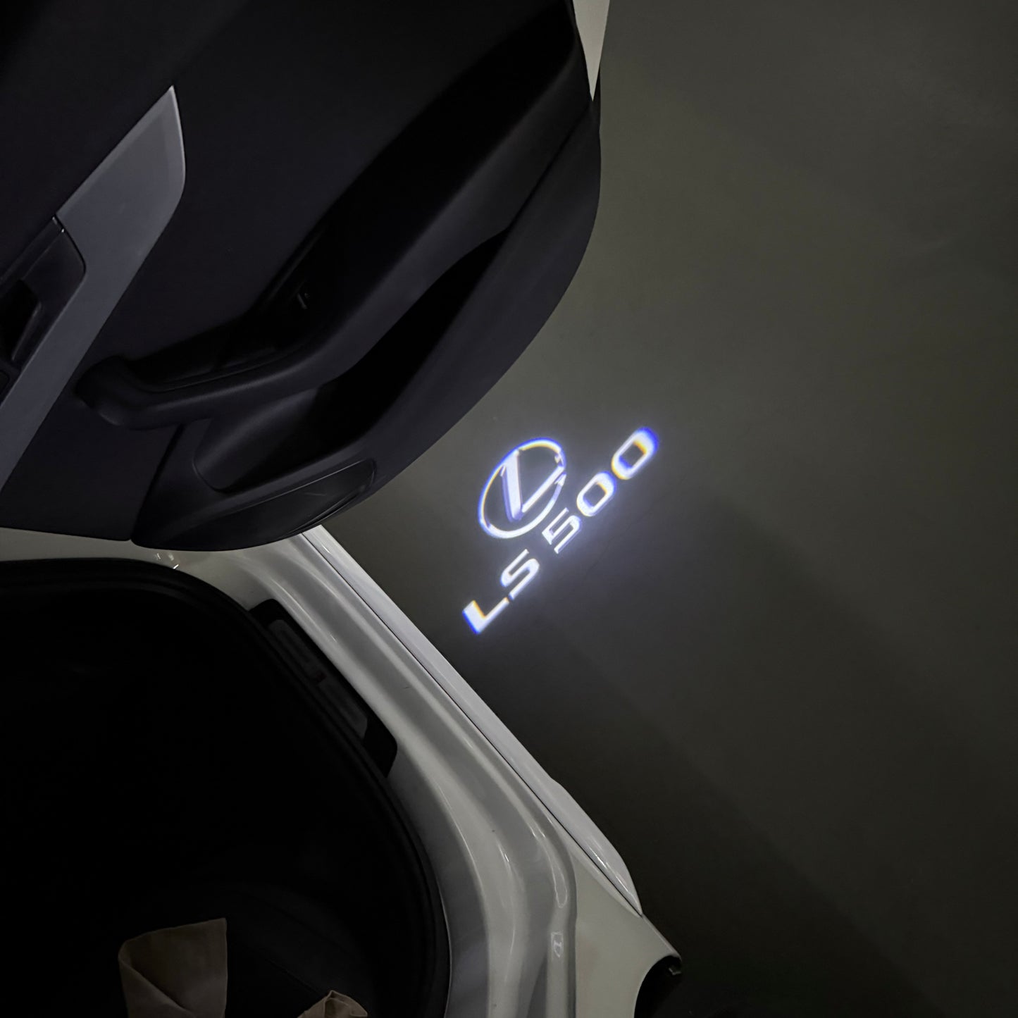 LEXUS LS 500 LOGO PROJECROTR LIGHTS (quantity 1 = 1 sets/2 door lights)Nr.01a36