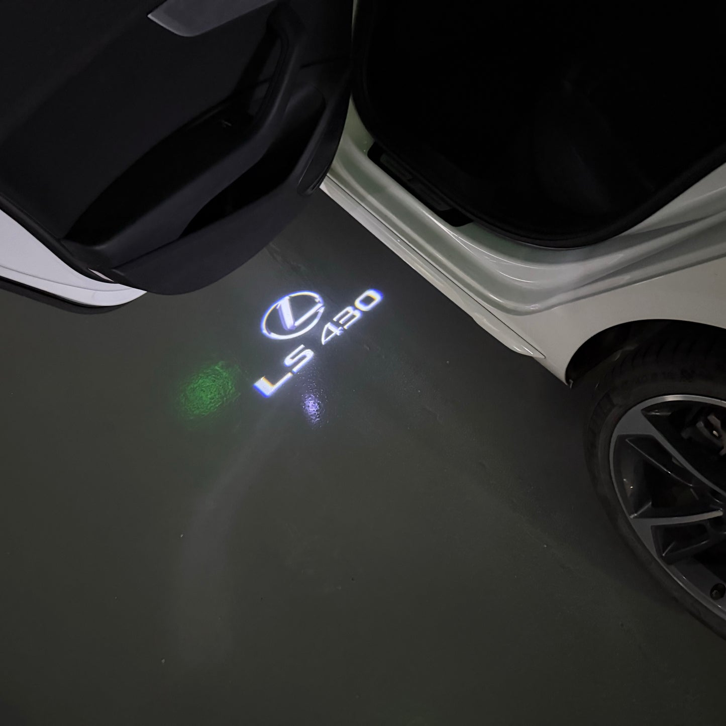 LEXUS LS 430 LOGO PROJECROTR LIGHTS (quantity 1 = 1 sets/2 door lights)Nr.01a37