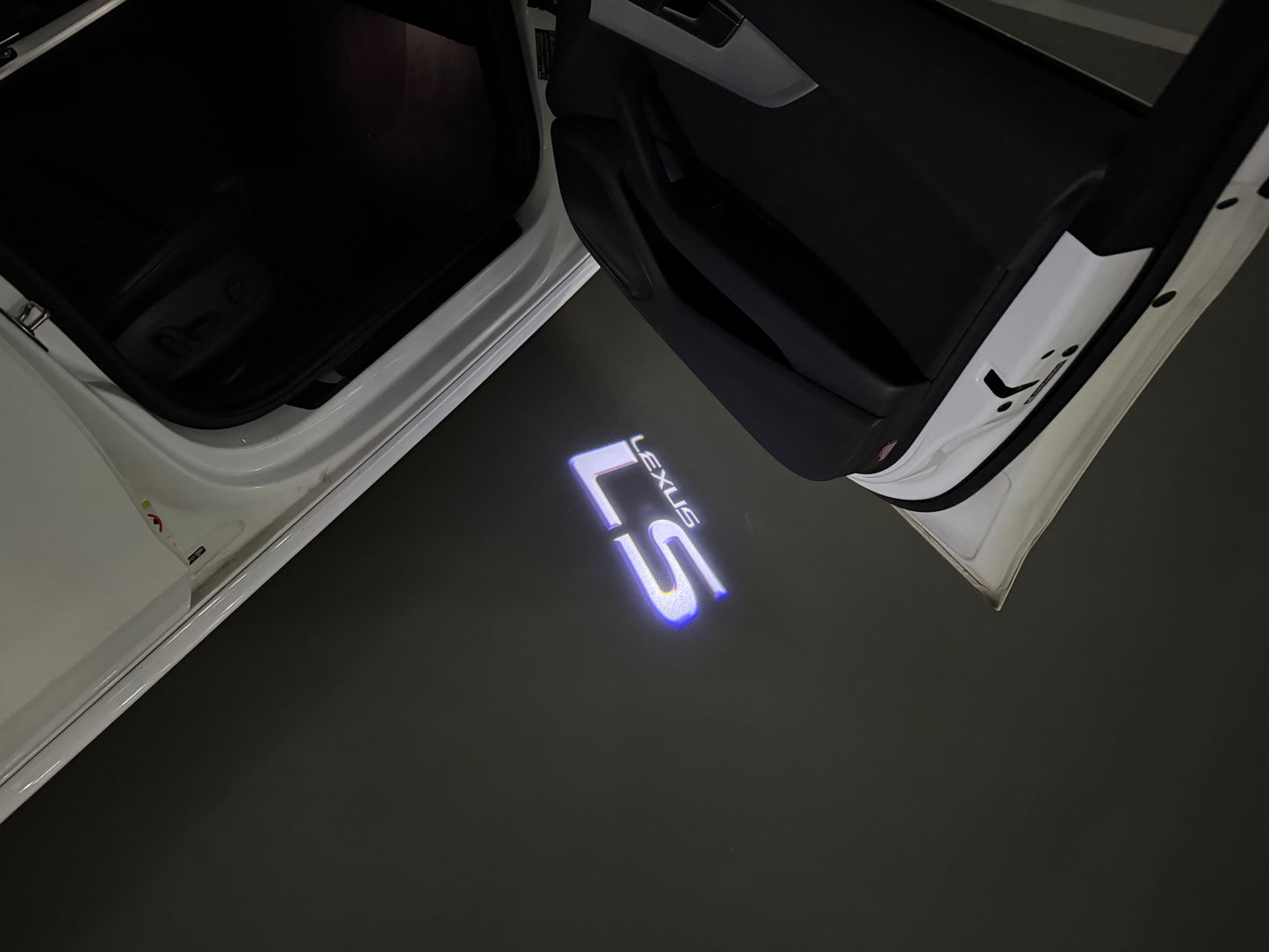 LEXUS LS LOGO PROJECROTR LIGHTS (quantity 1 = 1 sets/2 door lights)Nr.01a38