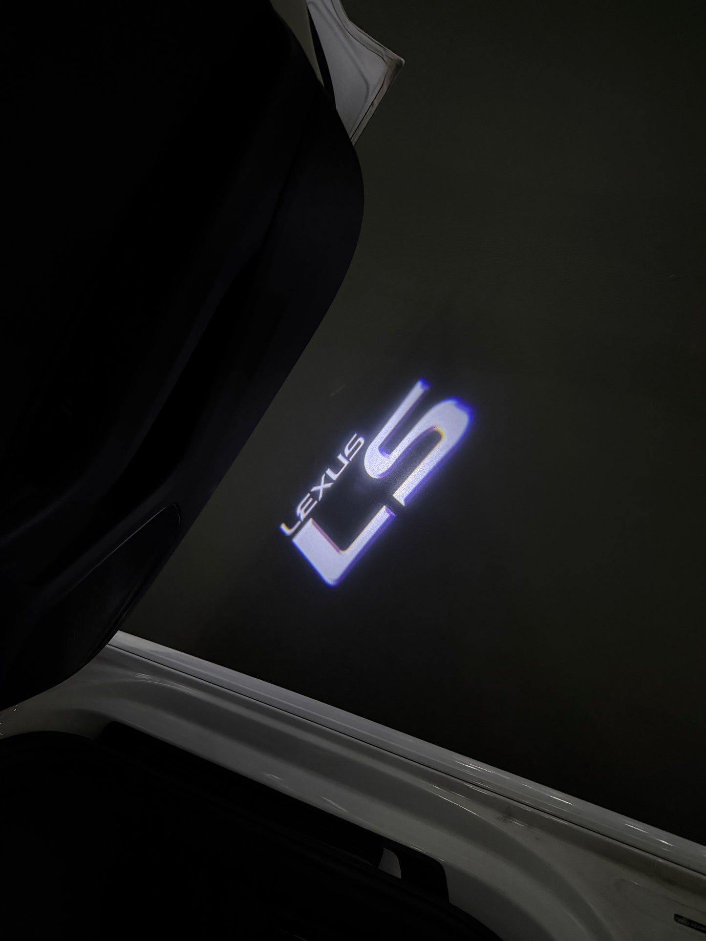LEXUS LS LOGO PROJECROTR LIGHTS (quantity 1 = 1 sets/2 door lights)Nr.01a38