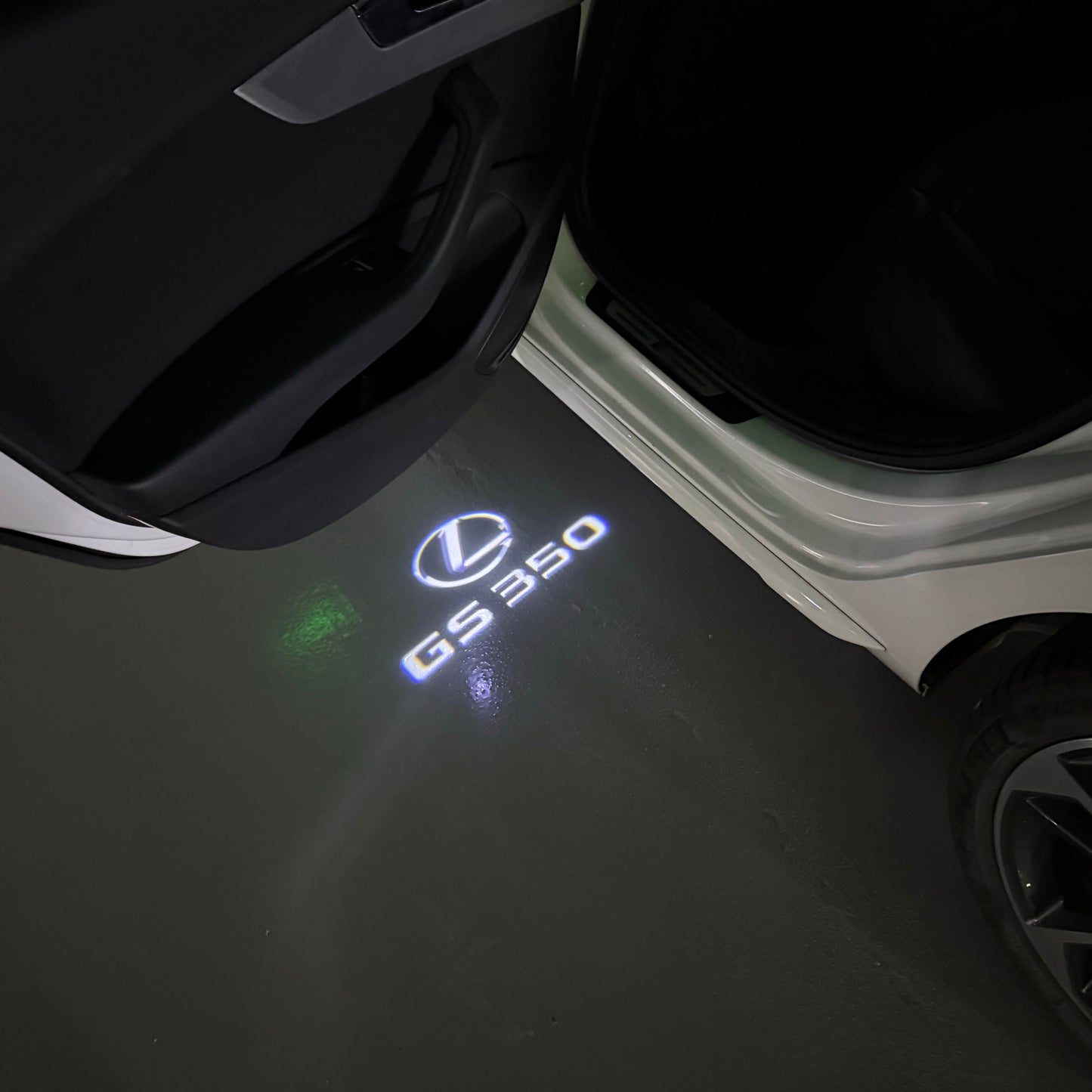 LEXUS GS 350 LOGO PROJECROTR LIGHTS (quantity 1 = 1 sets/2 door lights)Nr.01a78