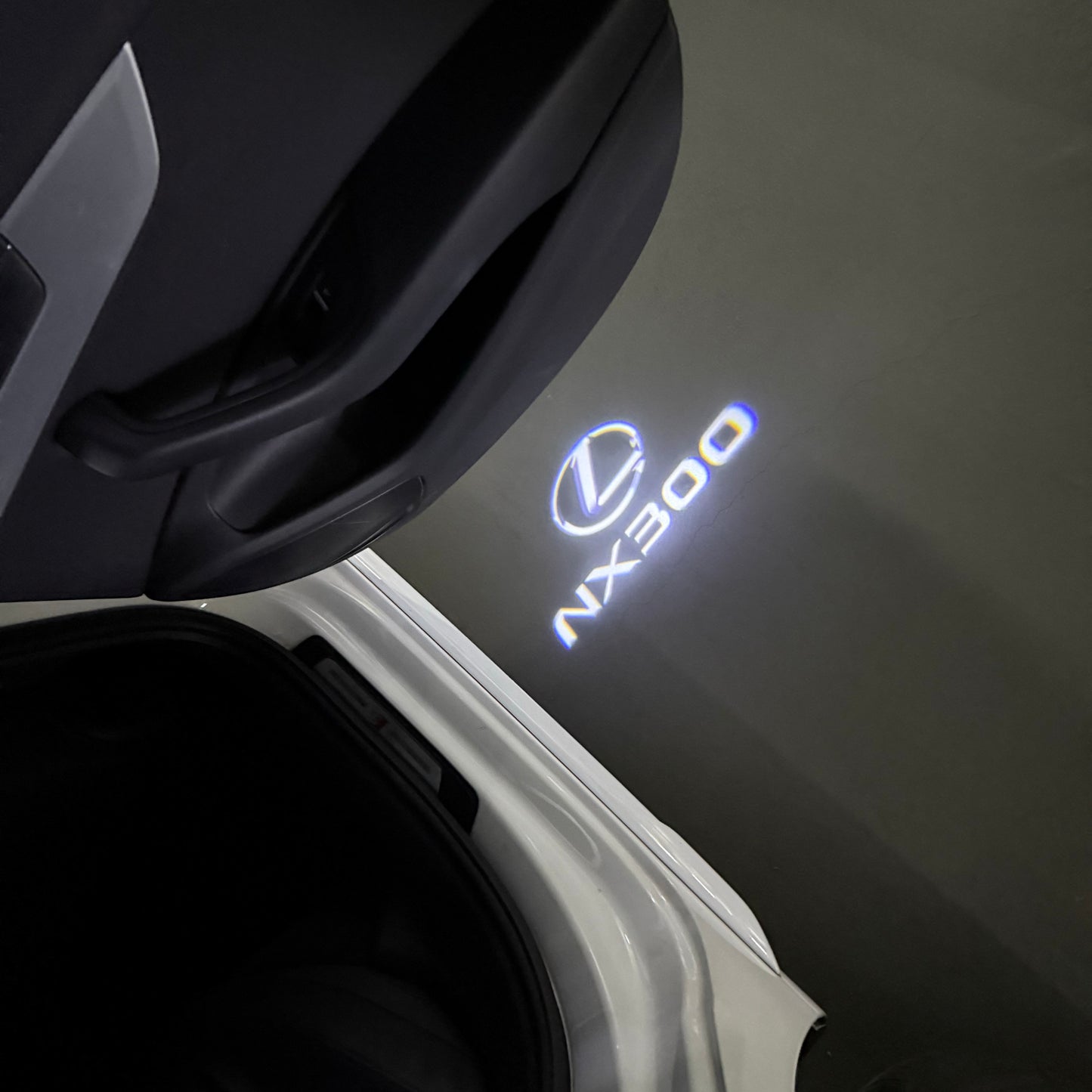 LEXUS NX 300 LOGO PROJECROTR LIGHTS (quantity 1 = 1 sets/2 door lights)Nr.01a29