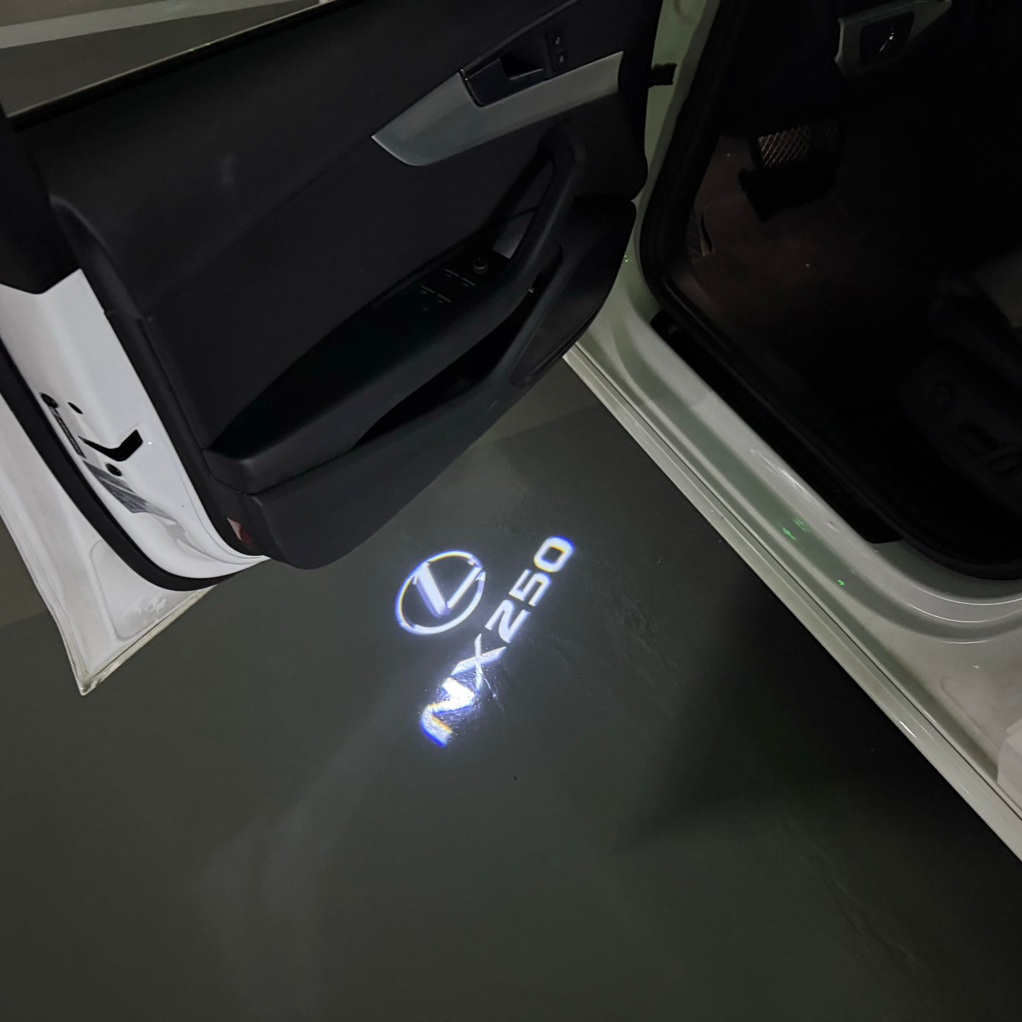 LEXUS NX 250 LOGO PROJECROTR LIGHTS (quantity 1 = 1 sets/2 door lights)Nr.01a26