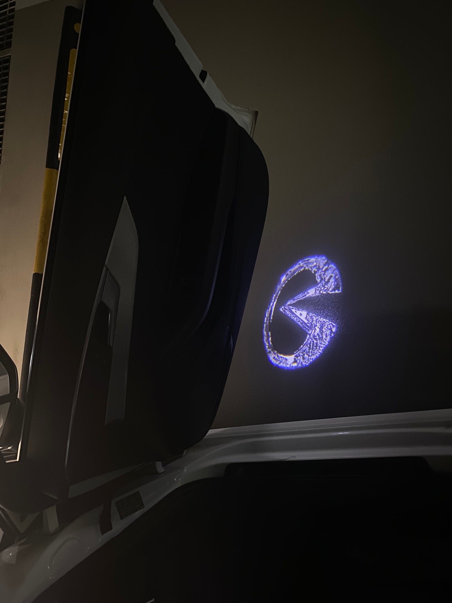 INFINITI Original LOGO PROJECROTR LIGHTS Nr.02 (quantity 1 = 1 sets/2 door lights)