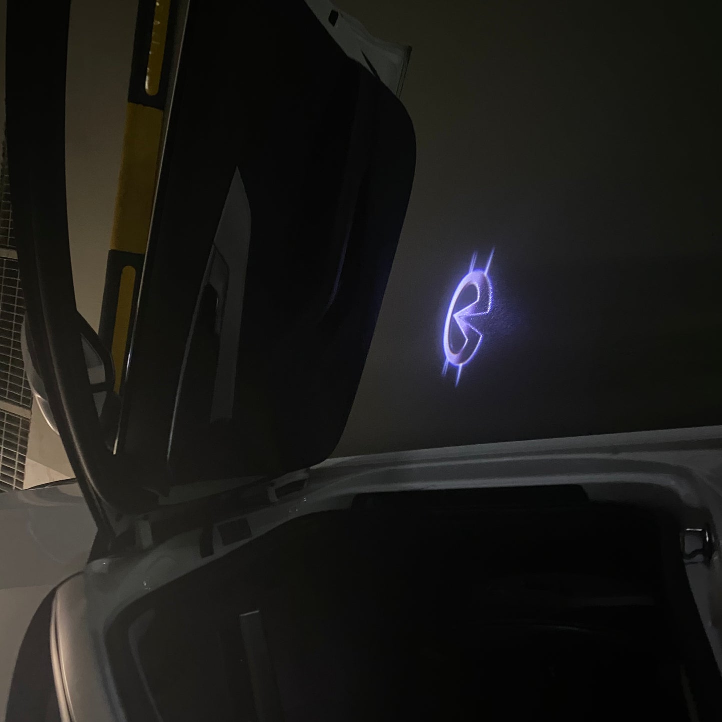 INFINITI Original LOGO PROJECROTR LIGHTS Nr.06 (quantity 1 = 1 sets/2 door lights)