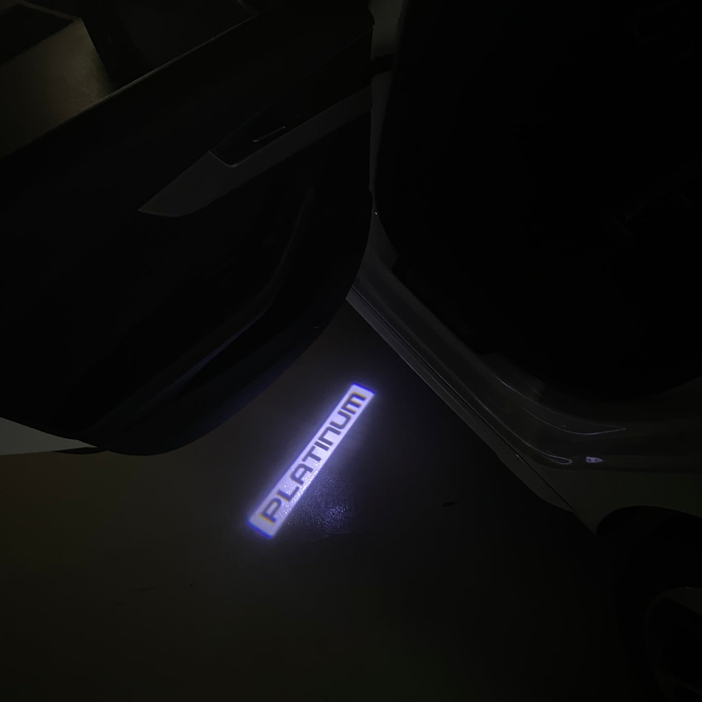 INFINITI PLATINUM LOGO PROJECROTR LIGHTS Nr.94 (quantity 1 = 1 sets/2 door lights)
