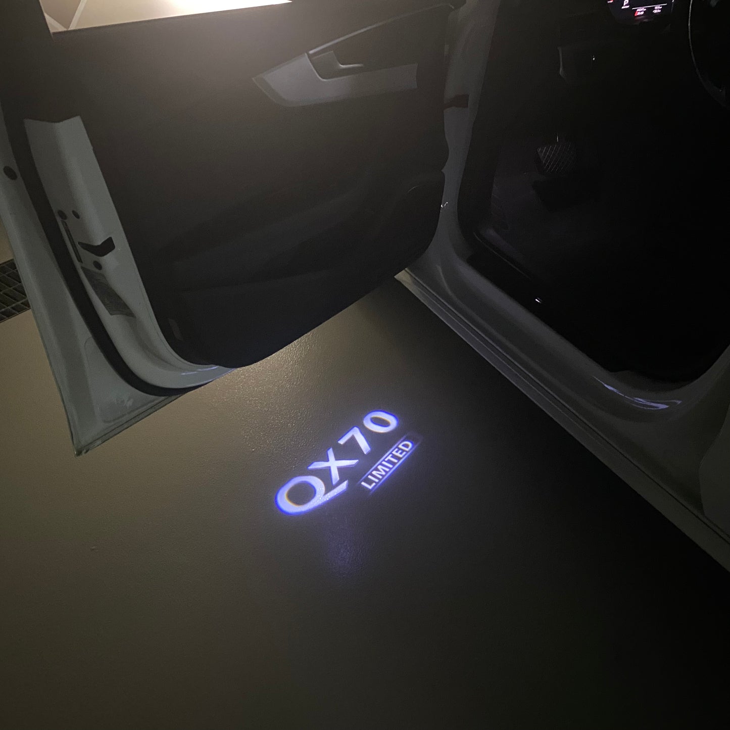 INFINITI QX70 LOGO PROJECROTR LIGHTS Nr.72 (quantity 1 = 1 sets/2 door lights)