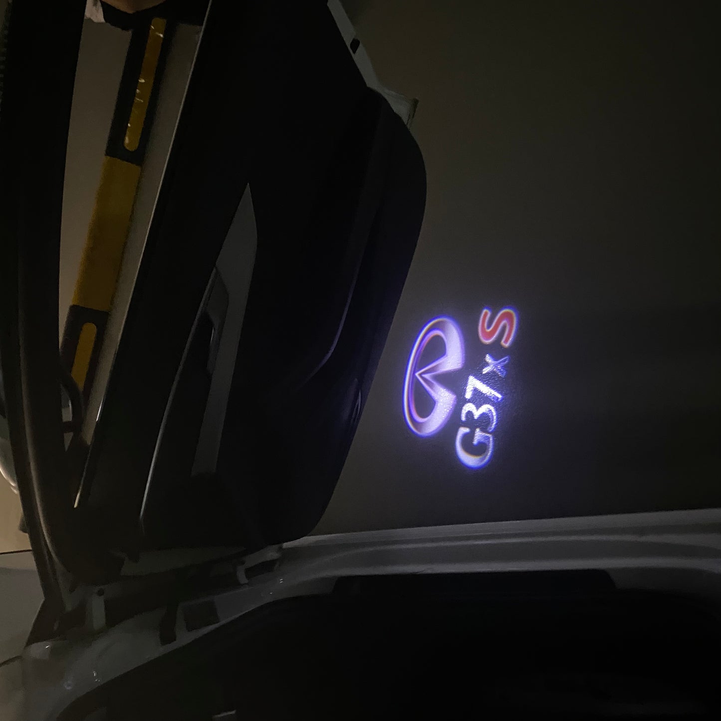 INFINITI G37xS LOGO PROJECROTR LIGHTS Nr.34 (quantity 1 = 1 sets/2 door lights)