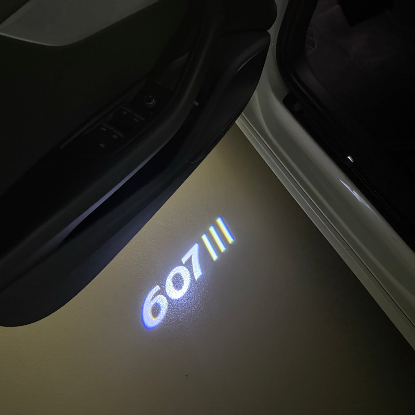 PEUGEOT 607 LOGO PROJECTOT LIGHTS (quantity 1 = 1 sets/2 door lights) Nr.6024q50