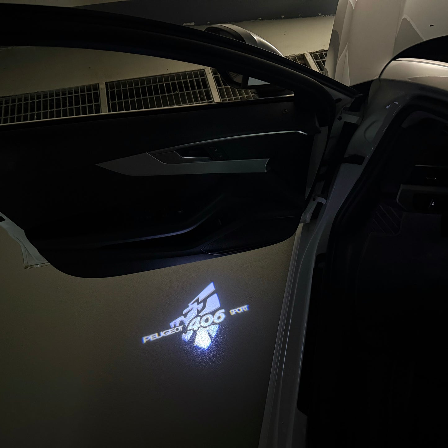 PEUGEOT 406 SPORT LOGO PROJECTOT LIGHTS (quantity 1 = 1 sets/2 door lights) Nr.6024q30