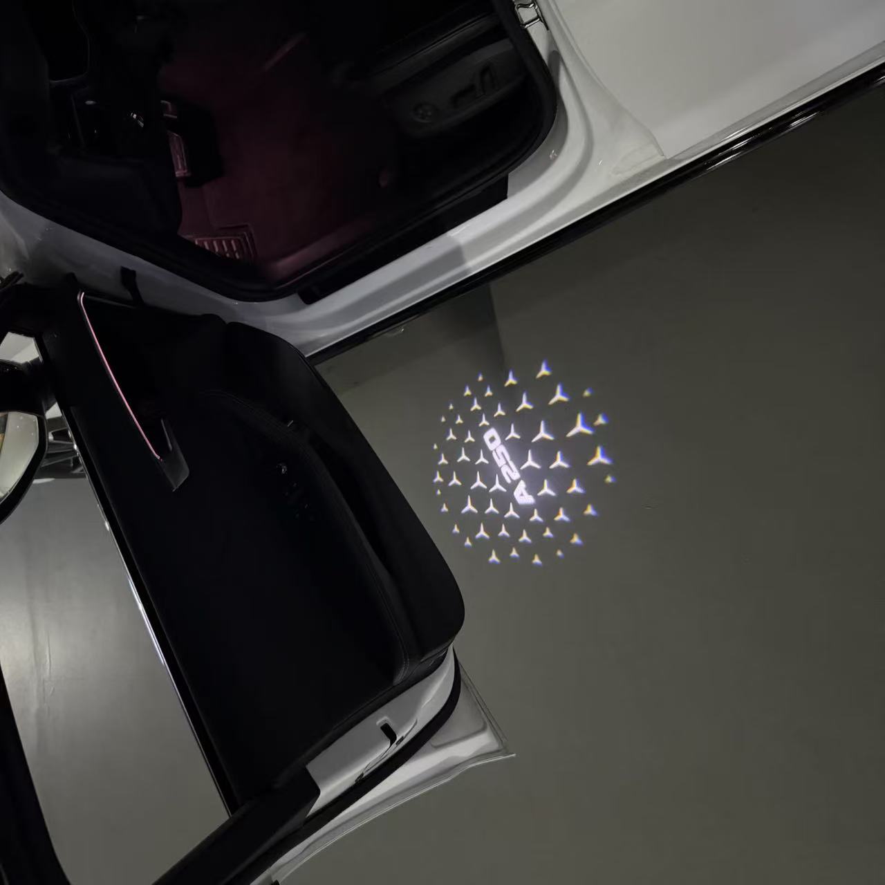 MERCEDES BENZ A250 LOGO PROJECTOR LIGHTS (quantity 1 = 1 sets/2 door lights)Nr.03f03