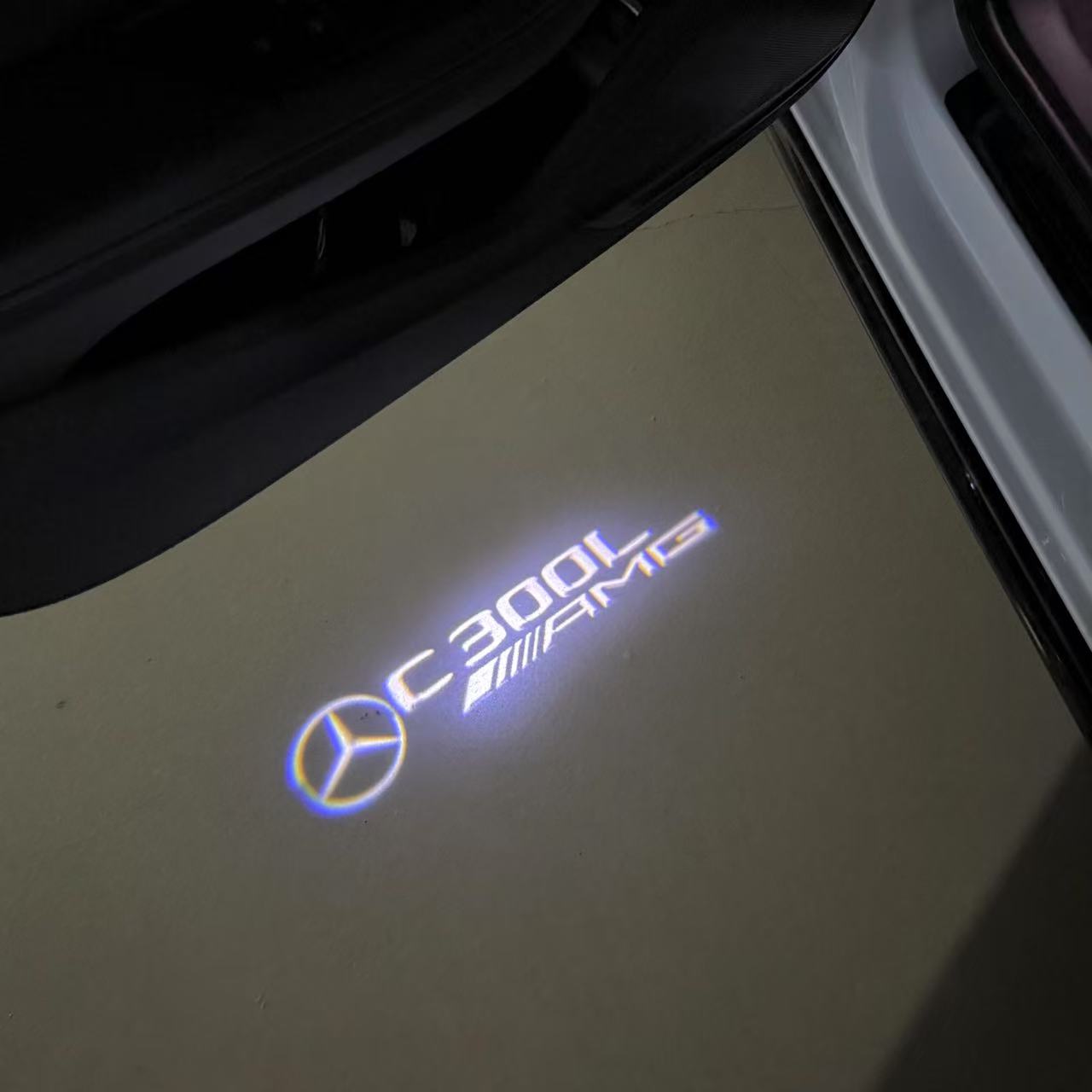 MERCEDES BENZ C 300L AMG LOGO PROJECTOT LIGHTS (quantity 1 = 1 sets/2 door lights)Nr.03f035