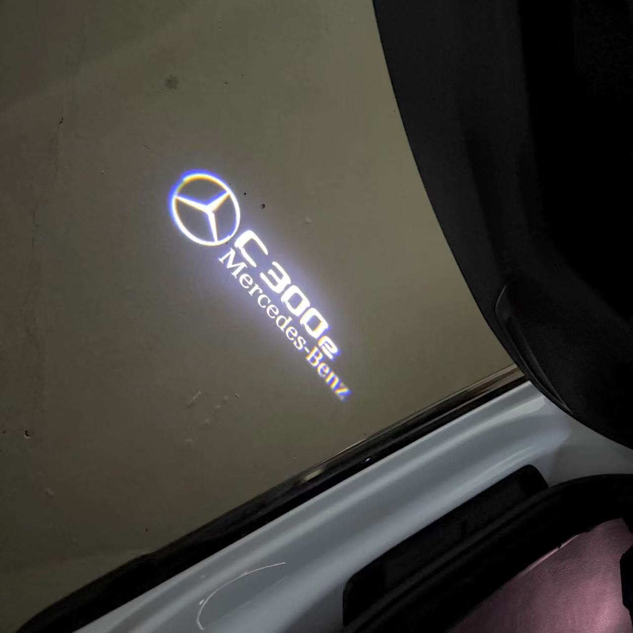 MERCEDES BENZ C 300e AMG LOGO PROJECTOT LIGHTS (quantity 1 = 1 sets/2 door lights)Nr.03f036