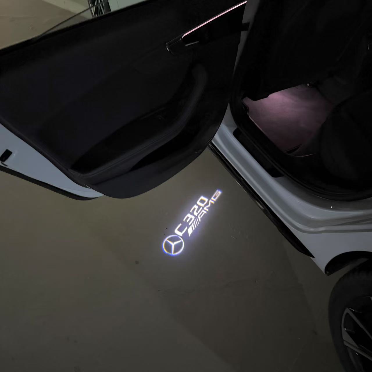 MERCEDES BENZ C 320 AMG LOGO PROJECTOT LIGHTS (quantity 1 = 1 sets/2 door lights)Nr.03f039