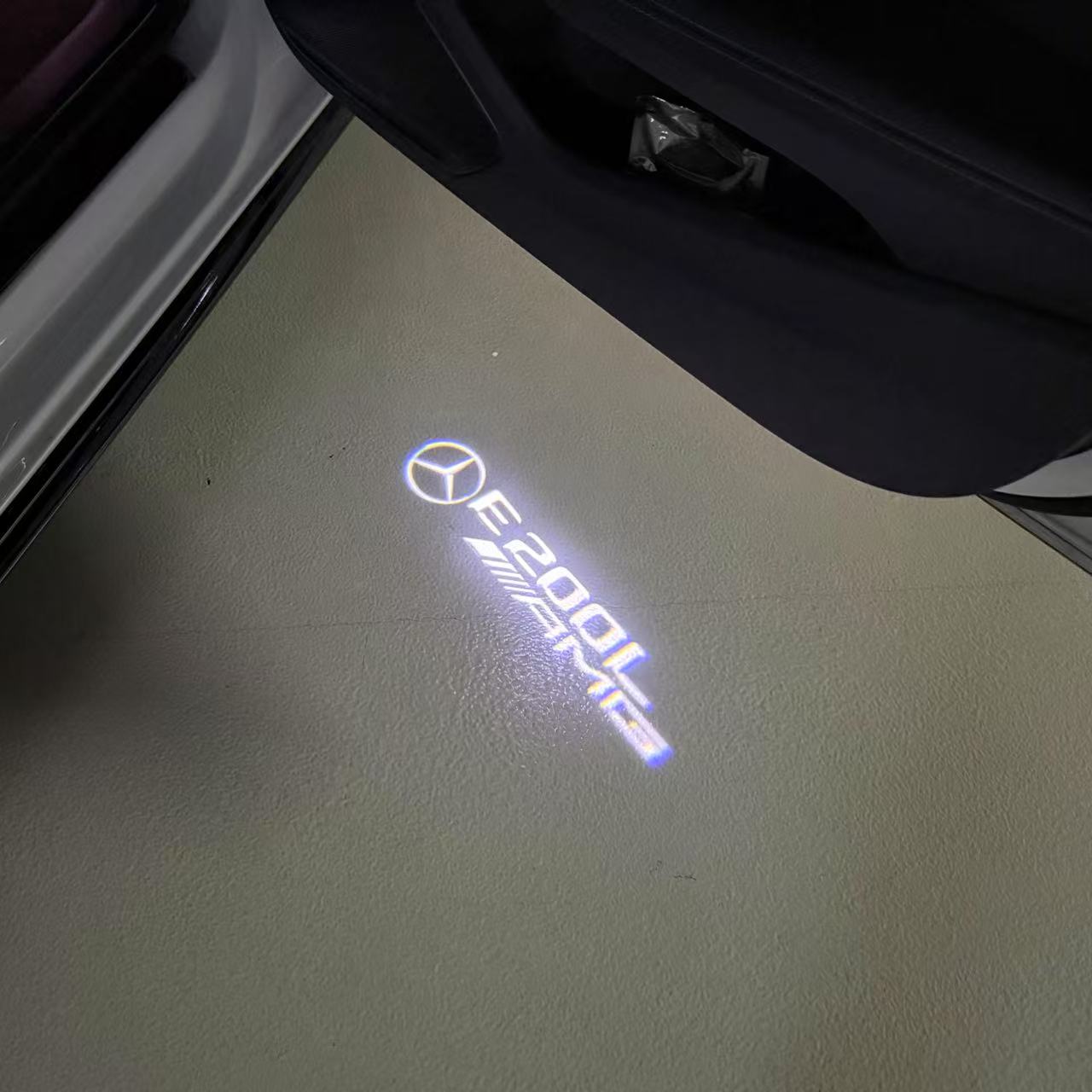 MERCEDES BENZ E 200L AMG LOGO PROJECTOT LIGHTS (quantity 1 = 1 sets/2 door lights)Nr.03f014