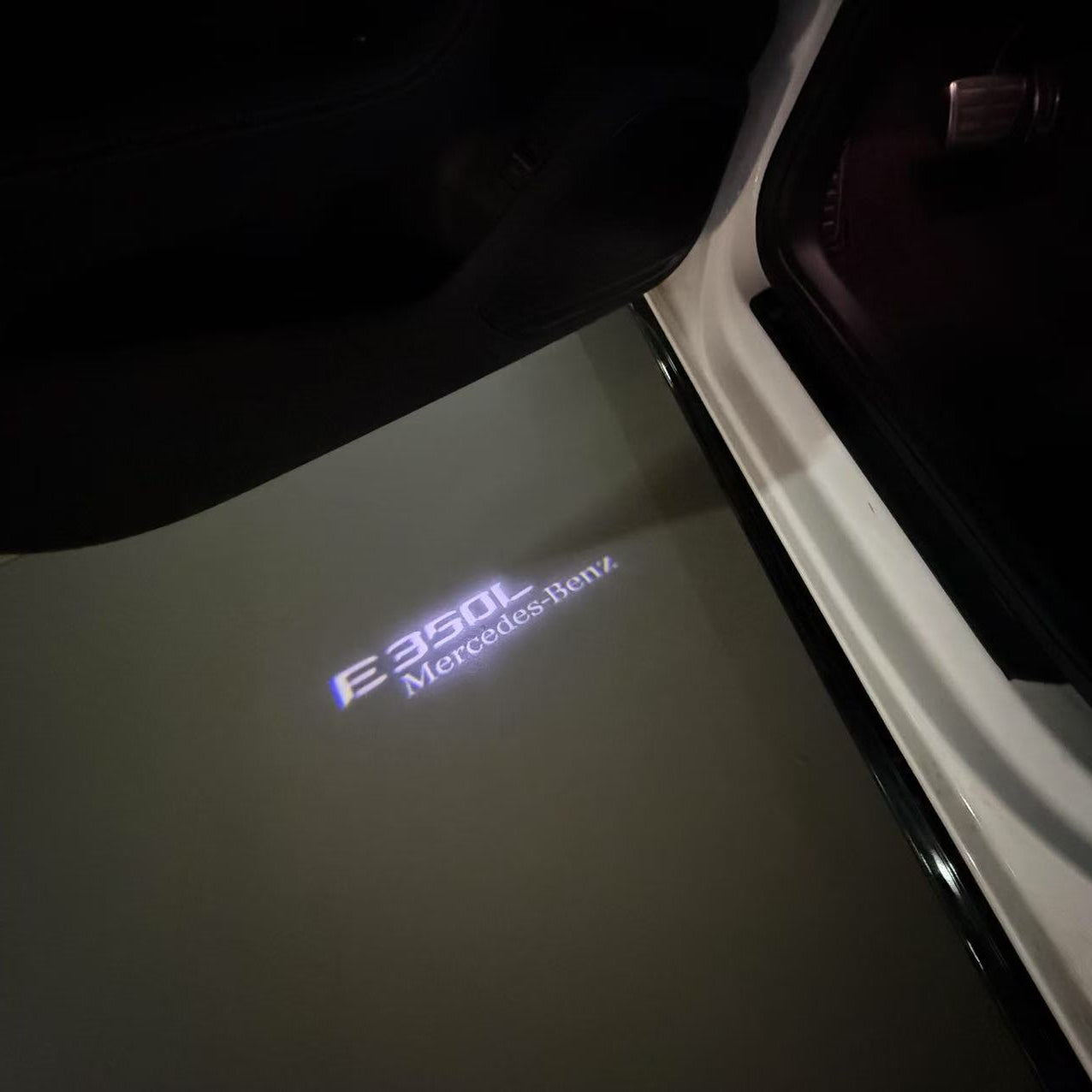 MERCEDES BENZ E 350L LOGO PROJECTOT LIGHTS (quantity 1 = 1 sets/2 door lights)Nr.03f044