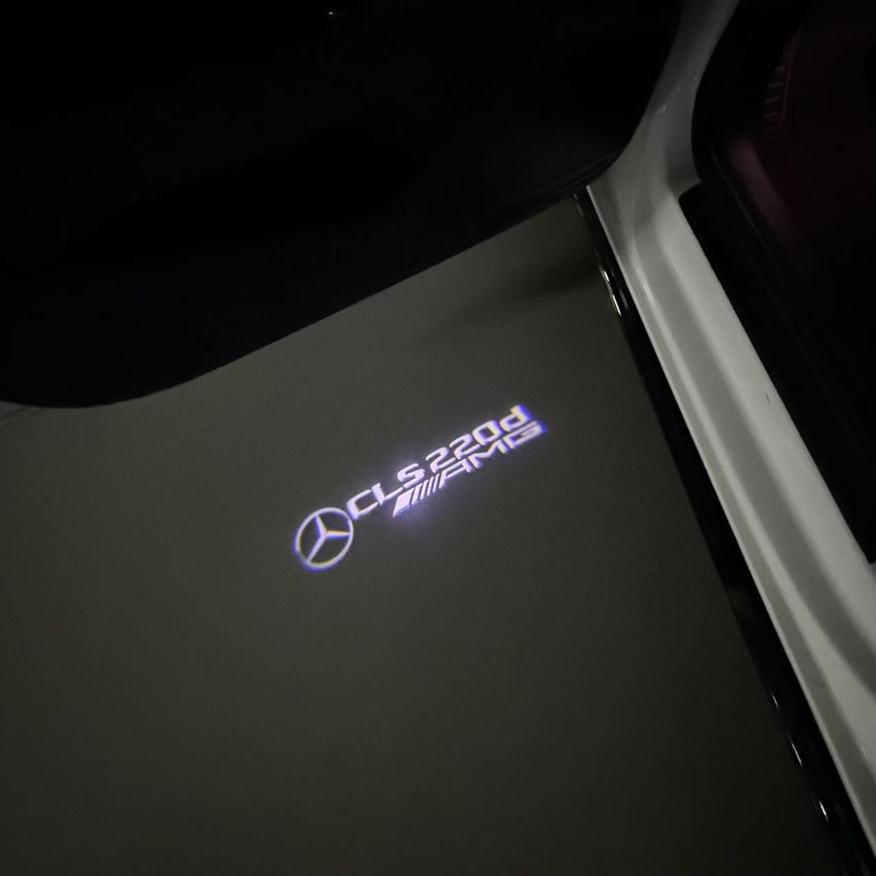 MERCEDES BENZ CLS 220d AMG LOGO PROJECTOT LIGHTS (quantity 1 = 1 sets/2 door lights)Nr.03f019