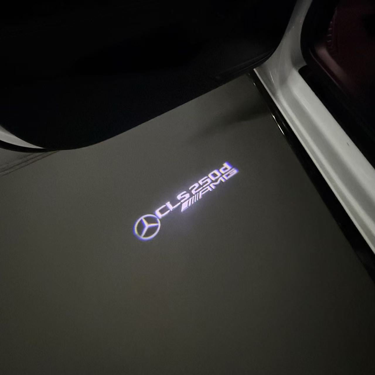MERCEDES BENZ CLS 250d AMG LOGO PROJECTOT LIGHTS (quantity 1 = 1 sets/2 door lights)Nr.03f022
