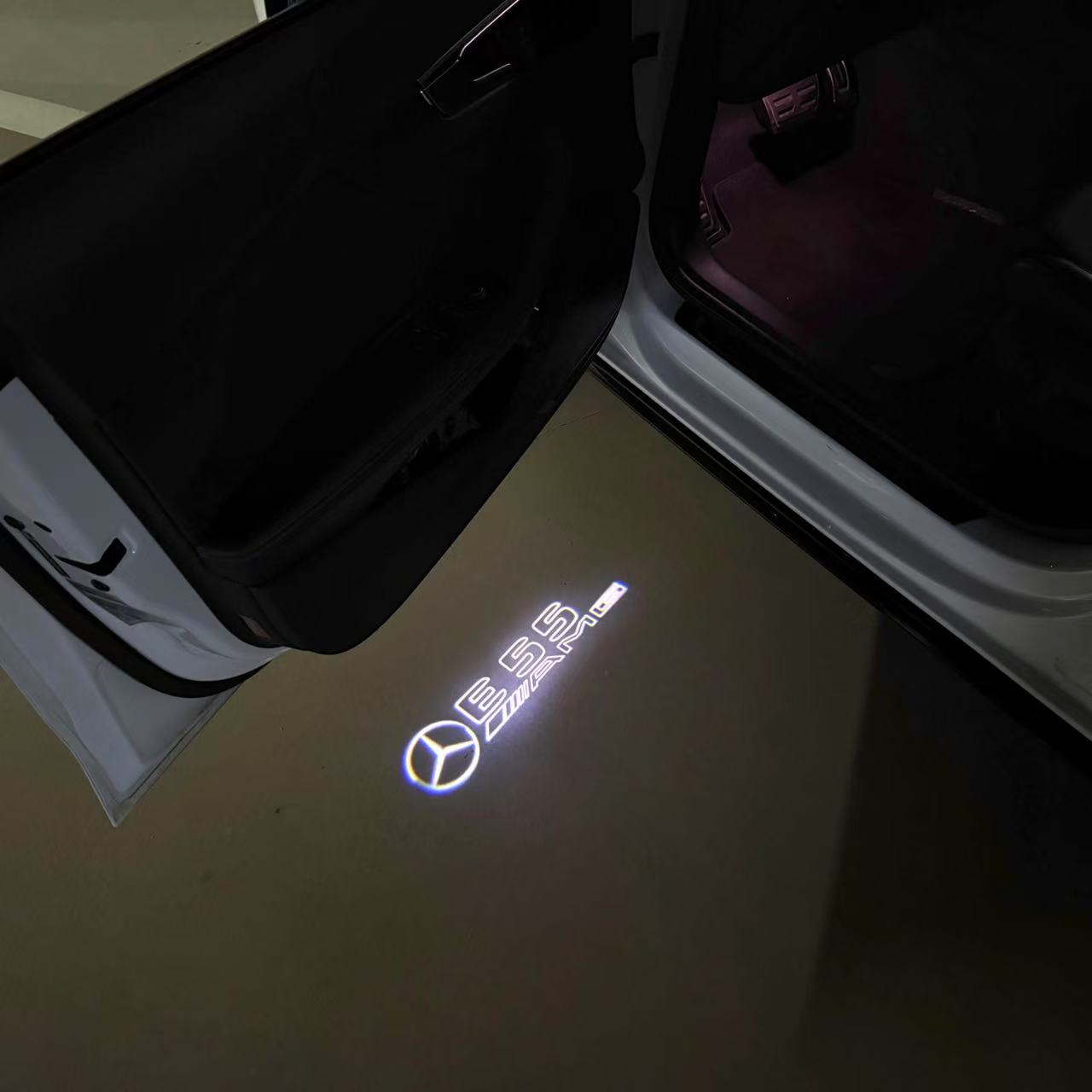 MERCEDES BENZ E55 AMG LOGO PROJECTOT LIGHTS (quantity 1 = 1 sets/2 door lights)Nr.03f04