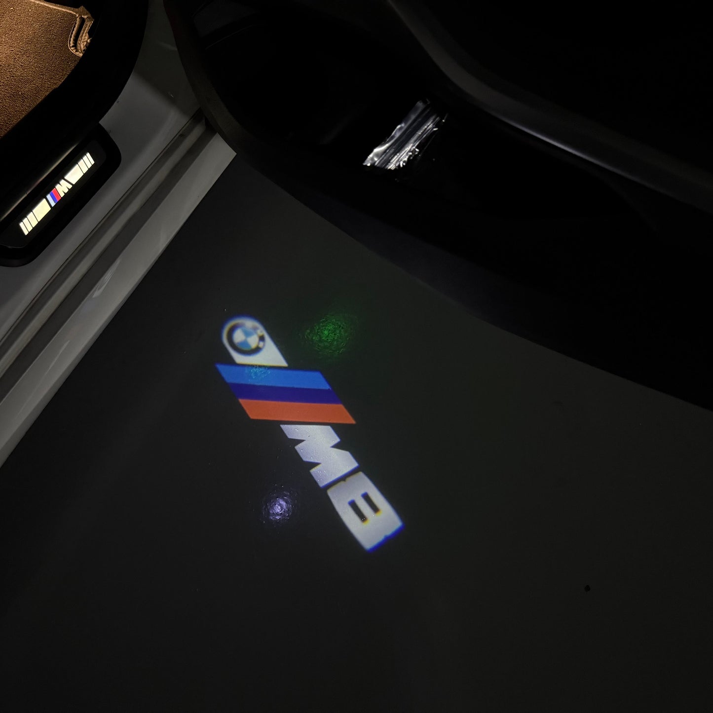 BMW 8 SERIES M8 LOGO PROJECTOT LIGHTS (quantity 1 = 1 sets/2 door lights) Nr.6024S07